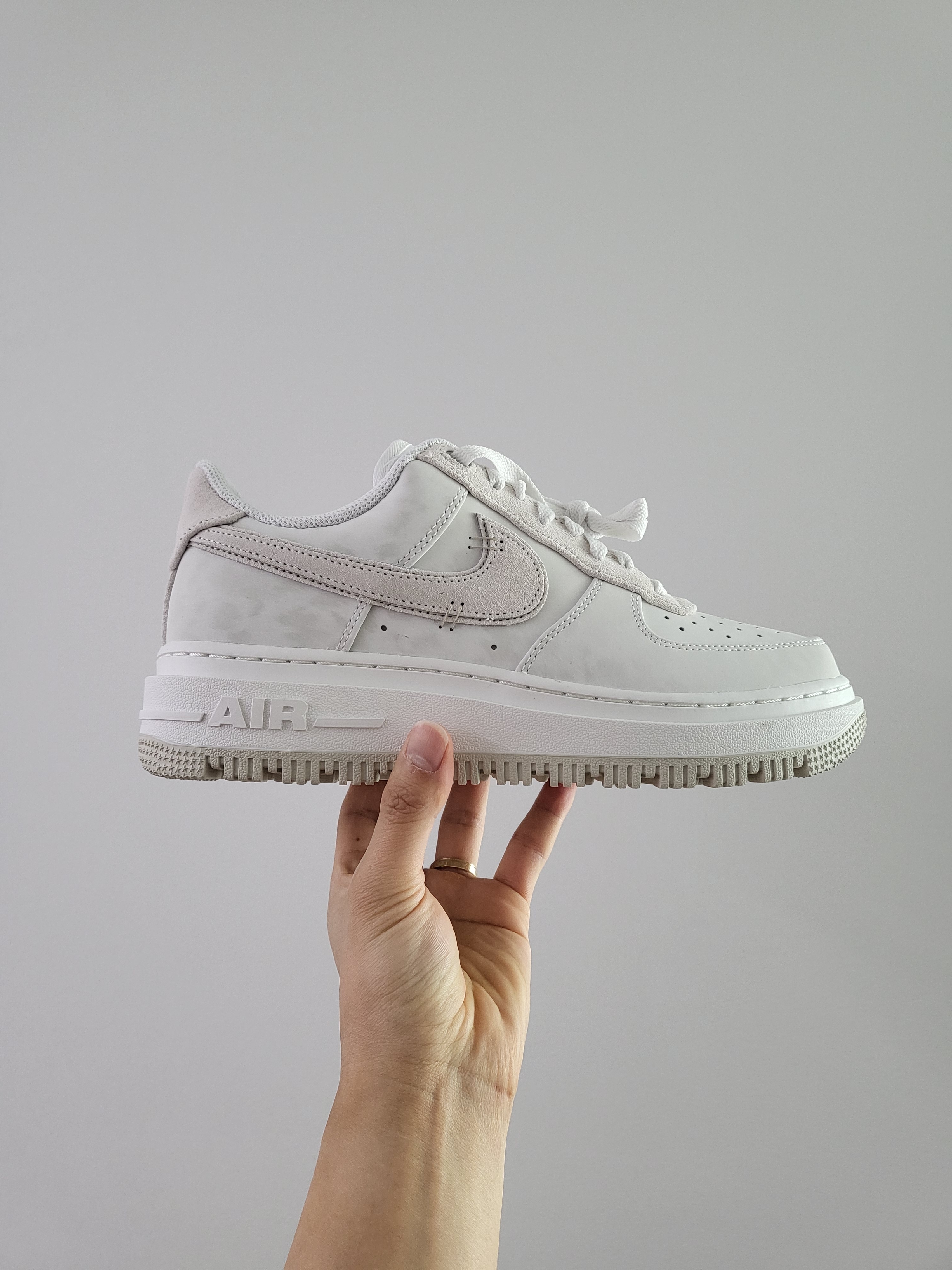 Nike Air Force 1 Luxe Summit White 착용 스타일