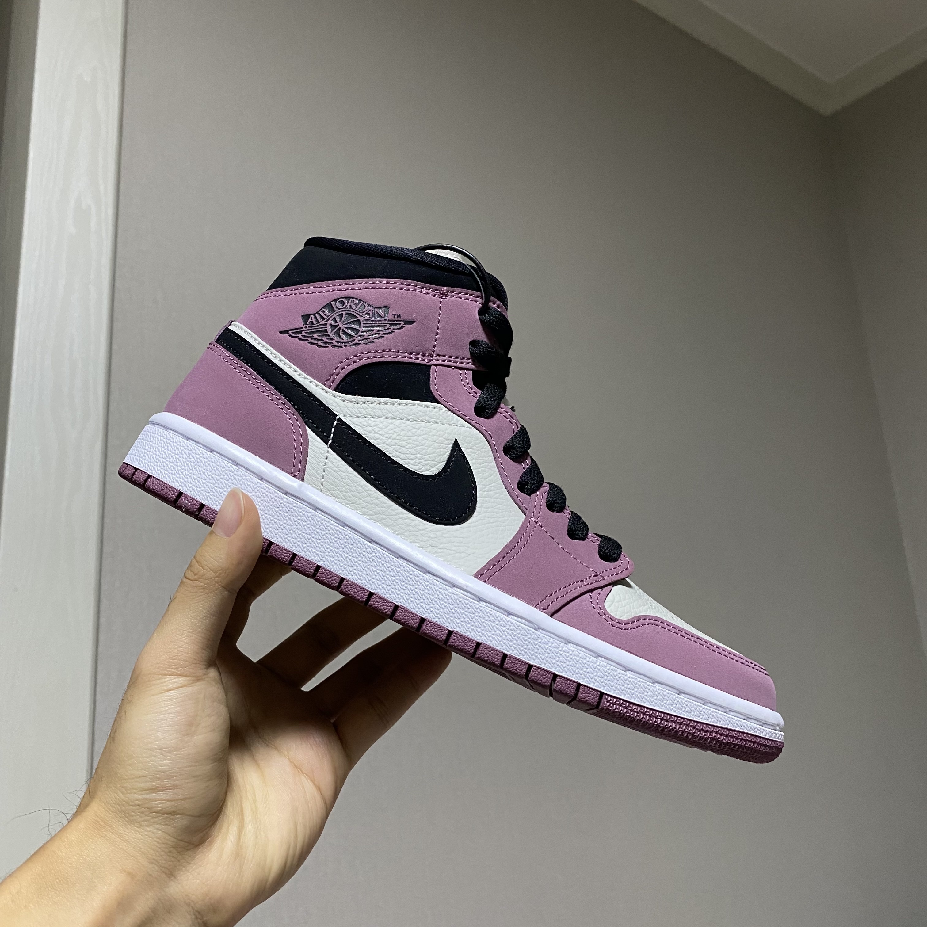 (W) Jordan 1 Mid SE Light Mulberry 착용 스타일 - 1