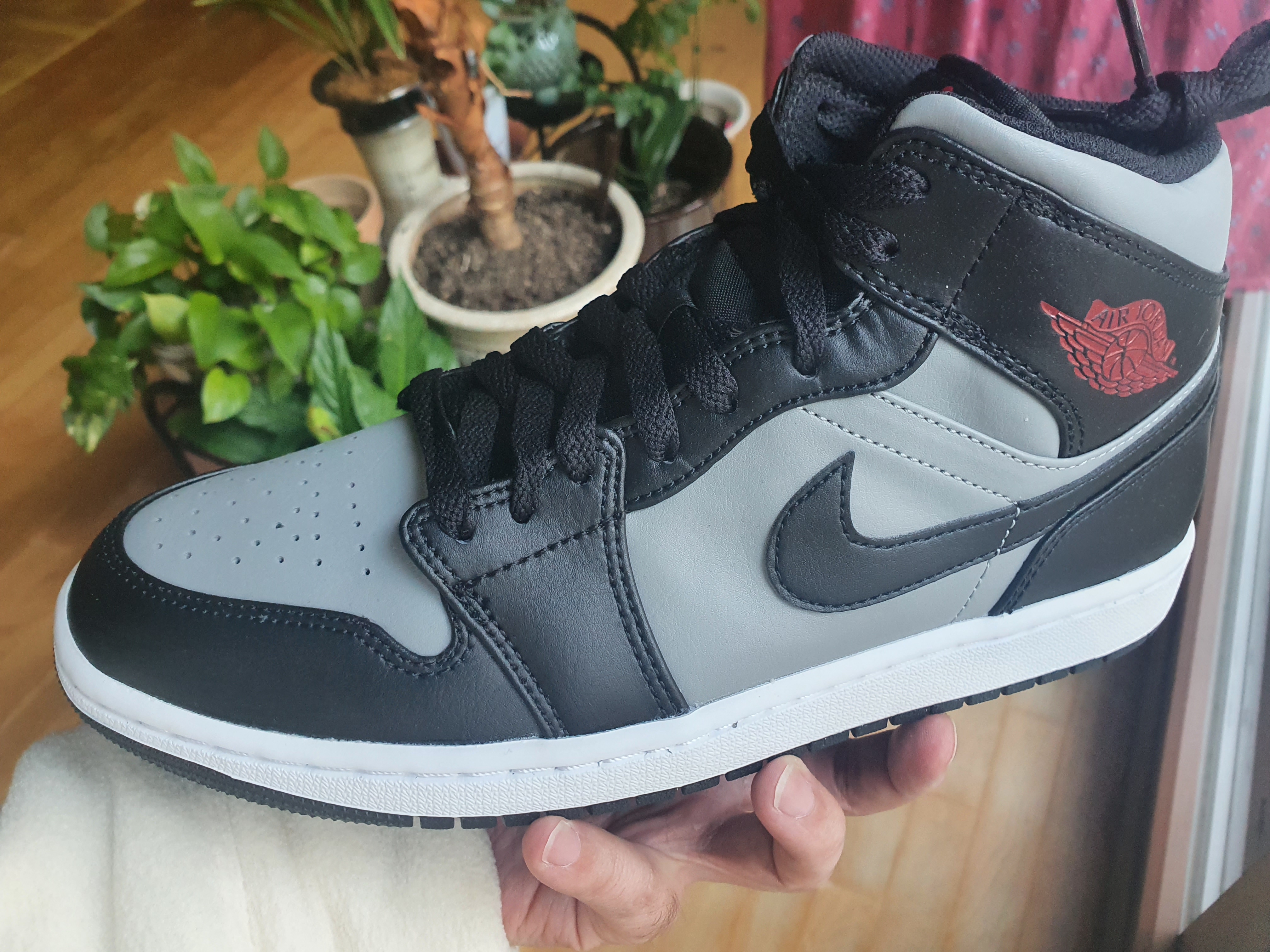 Jordan 1 Mid Shadow 착용 스타일 - 1