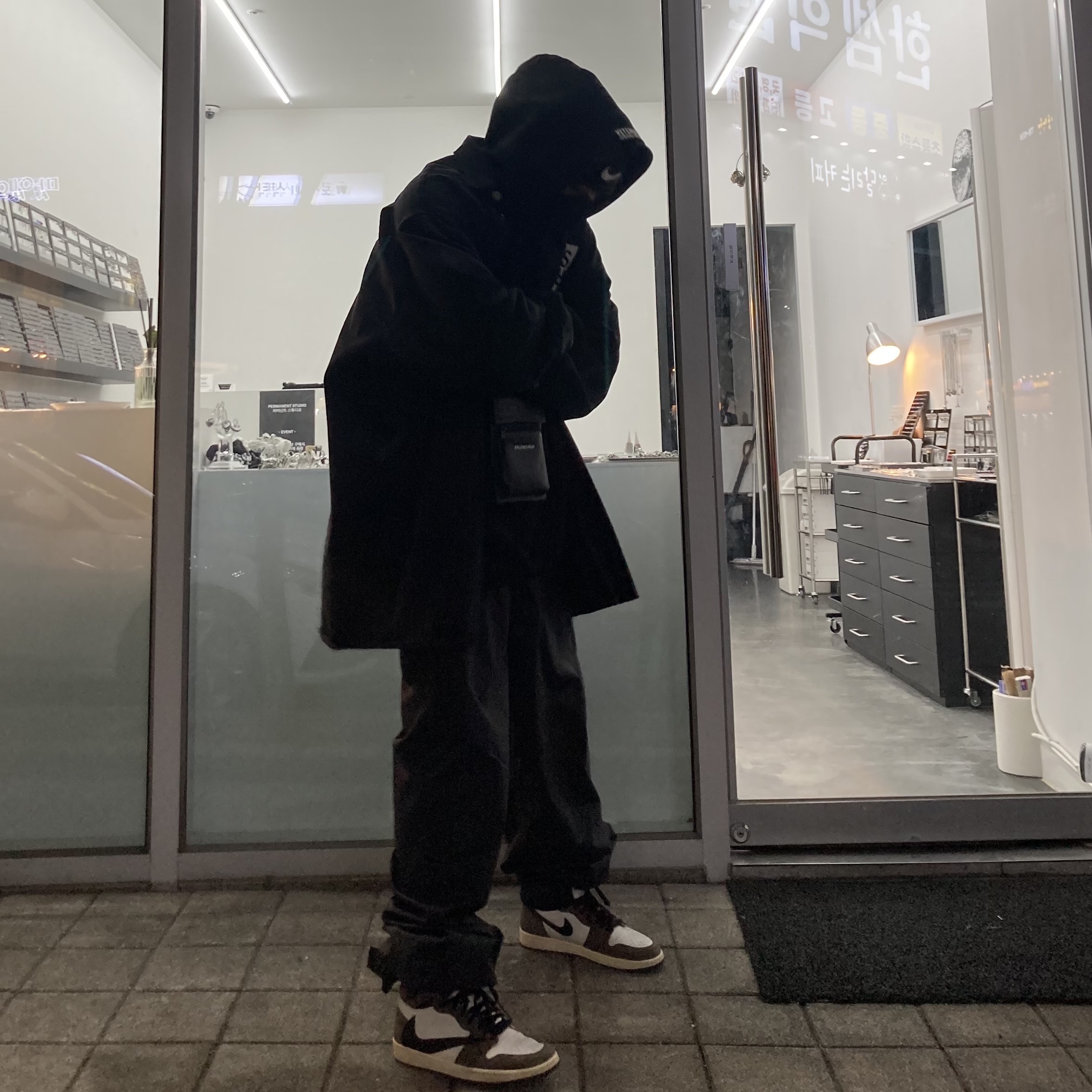 Jordan 1 x Travis Scott Retro High OG SP Mocha, Jordan 1 x Travis Scott Retro Low OG SP Mocha 착용 스타일 - 1