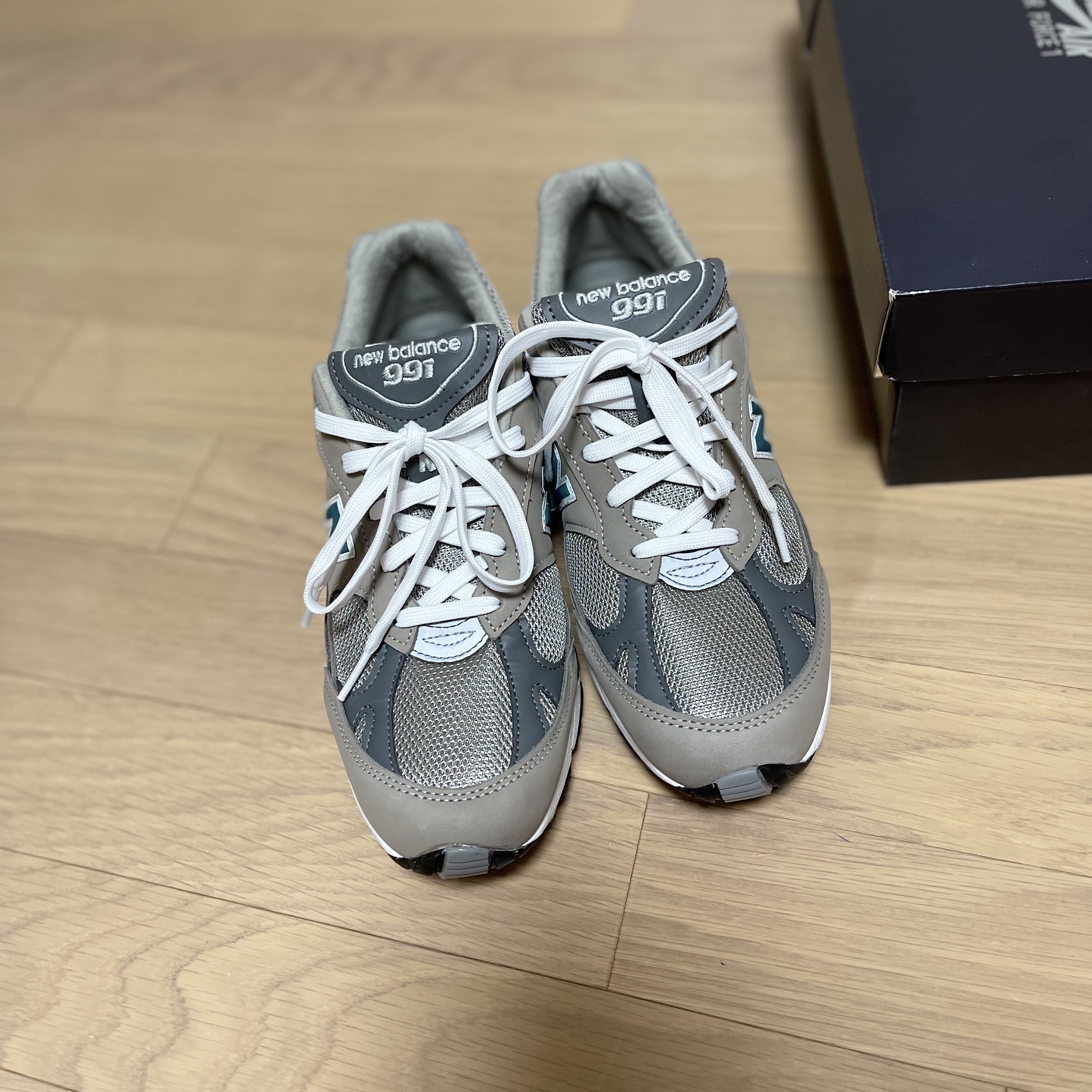(W) New Balance 991 Made in UK 20th Anniversary Grey Green 착용 스타일