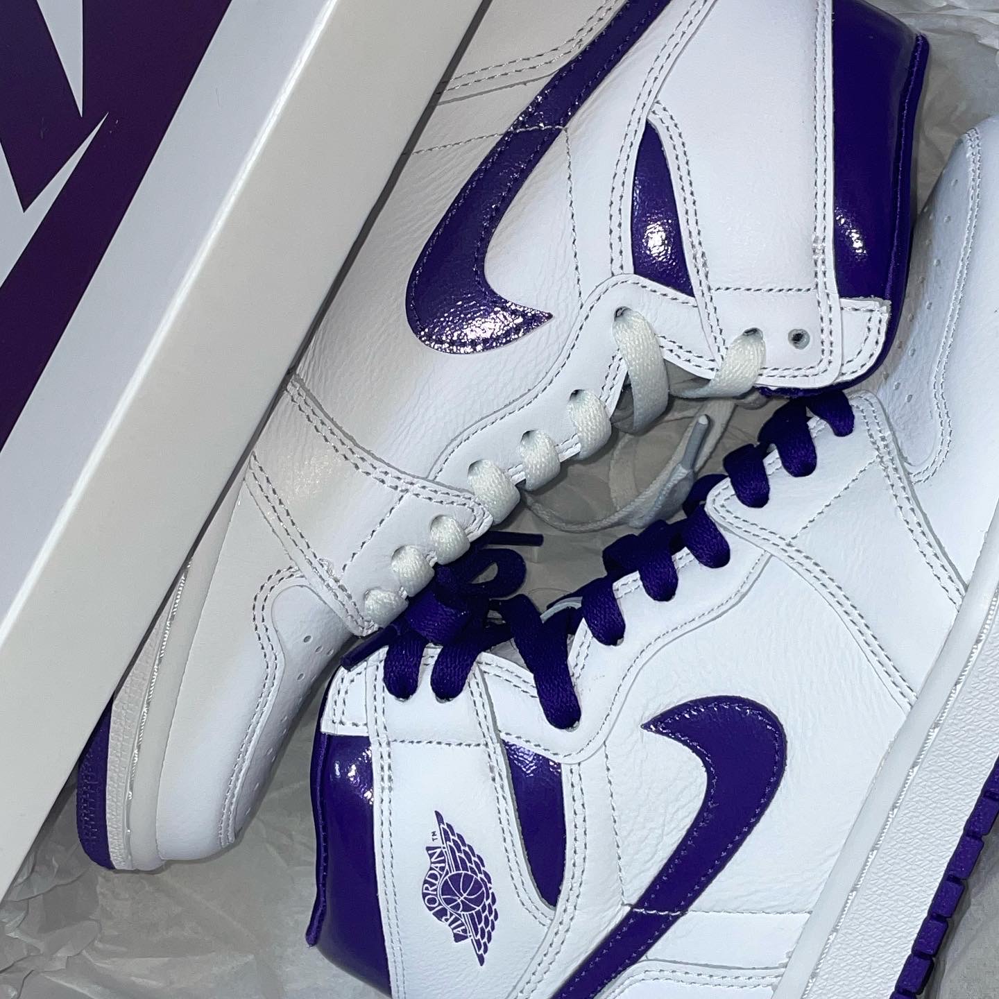 (W) Jordan 1 High OG Court Purple 착용 스타일 - 1