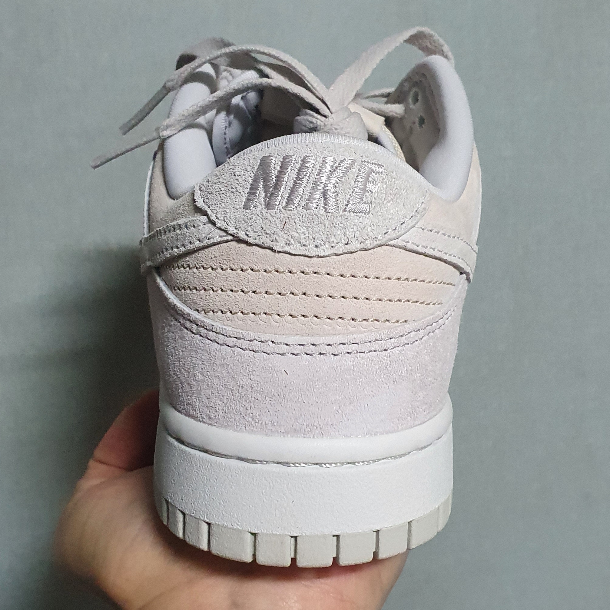 Nike Dunk Low Retro PRM Vast Grey 착용 스타일 - 4