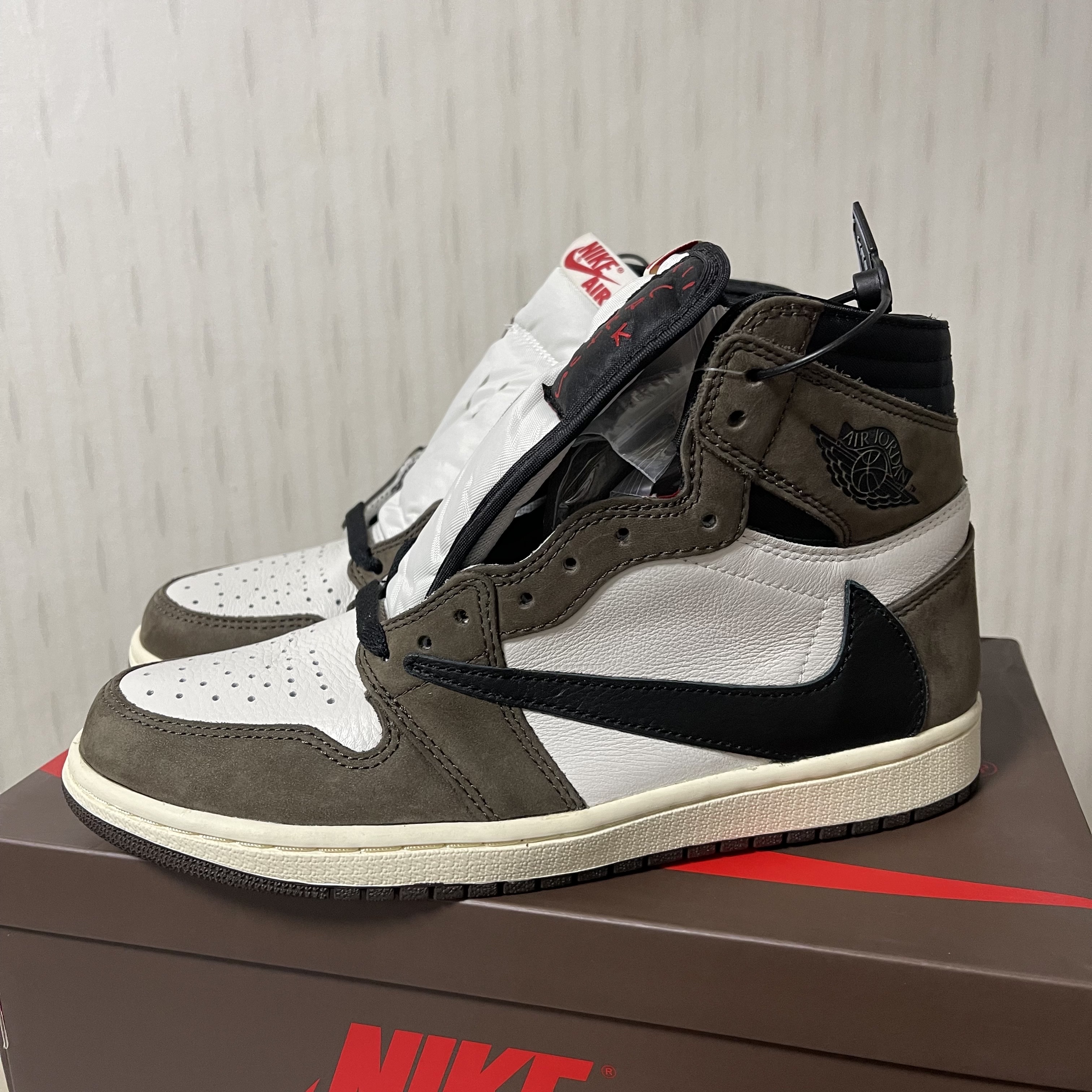 Jordan 1 x Travis Scott Retro High OG SP Mocha, Jordan 1 Retro High OG Black Mocha 착용 스타일 - 1