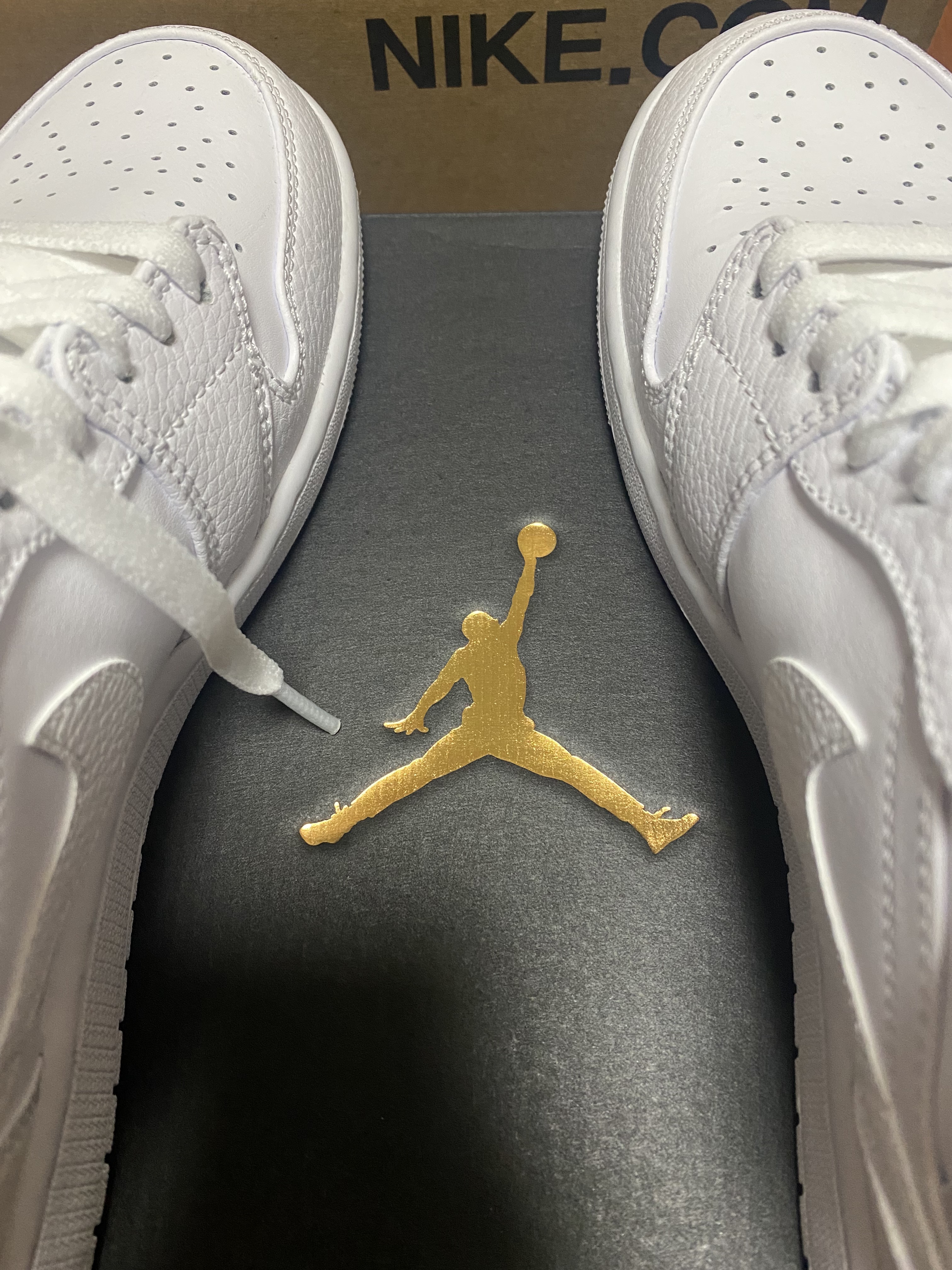 Jordan 1 Mid Triple White 착용 스타일 - 2