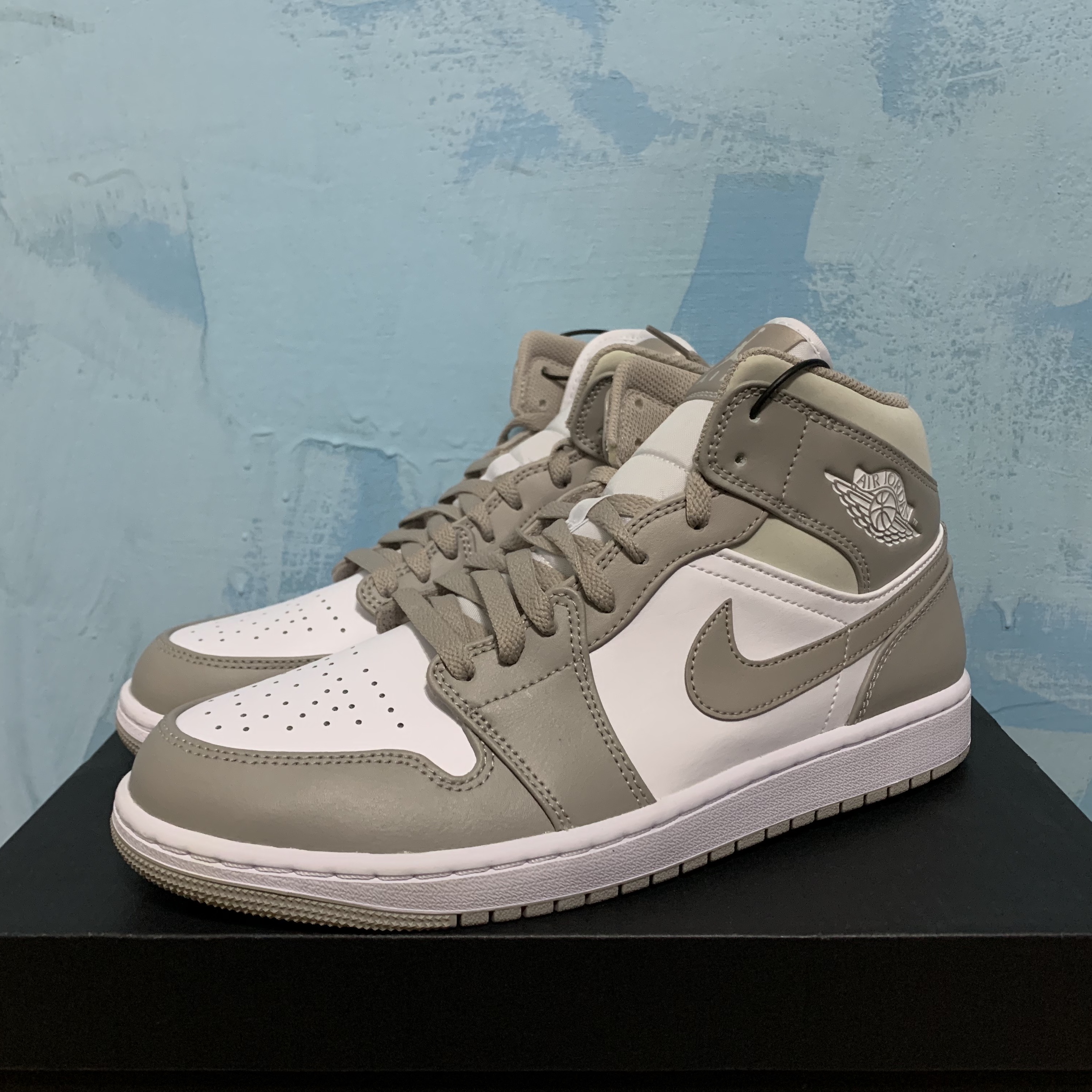 Jordan 1 Mid College Grey 착용 스타일