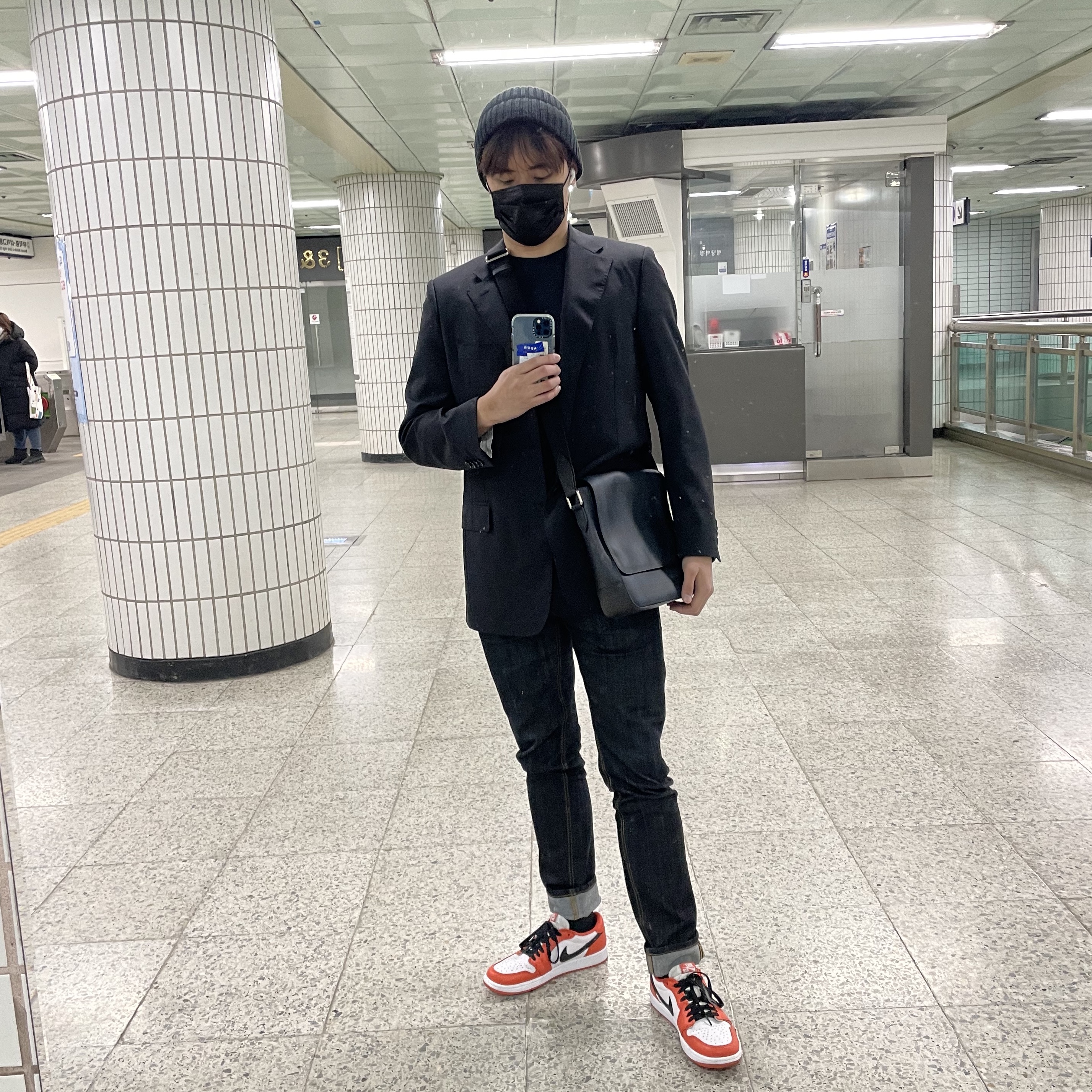 Casetify x Ader Error Sketch Impact iPhone Case, Jordan 1 Low OG Starfish 착용 스타일