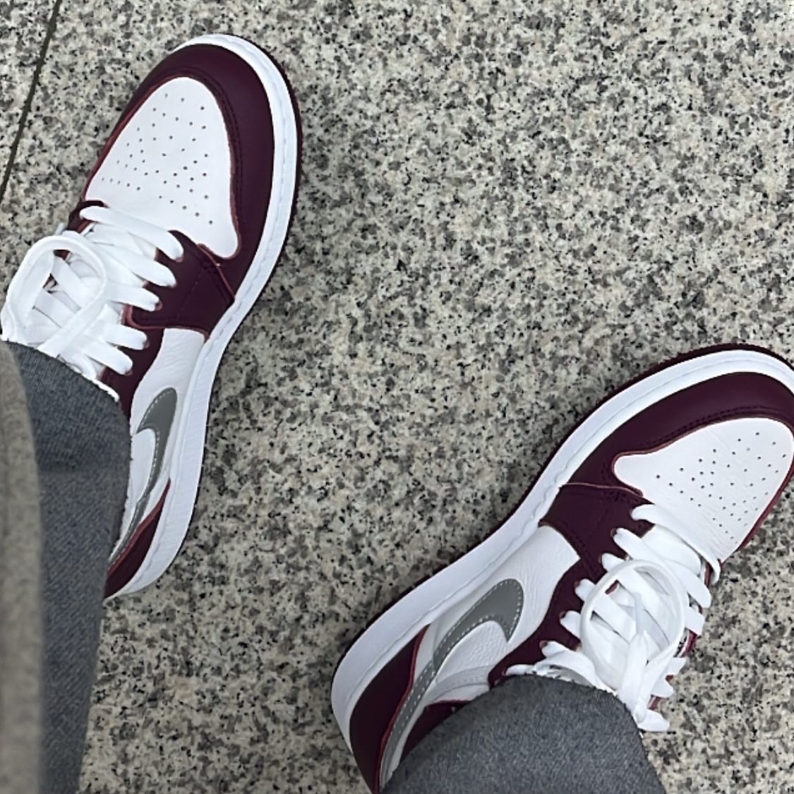 (GS) Jordan 1 Retro High OG Bordeaux 착용 스타일