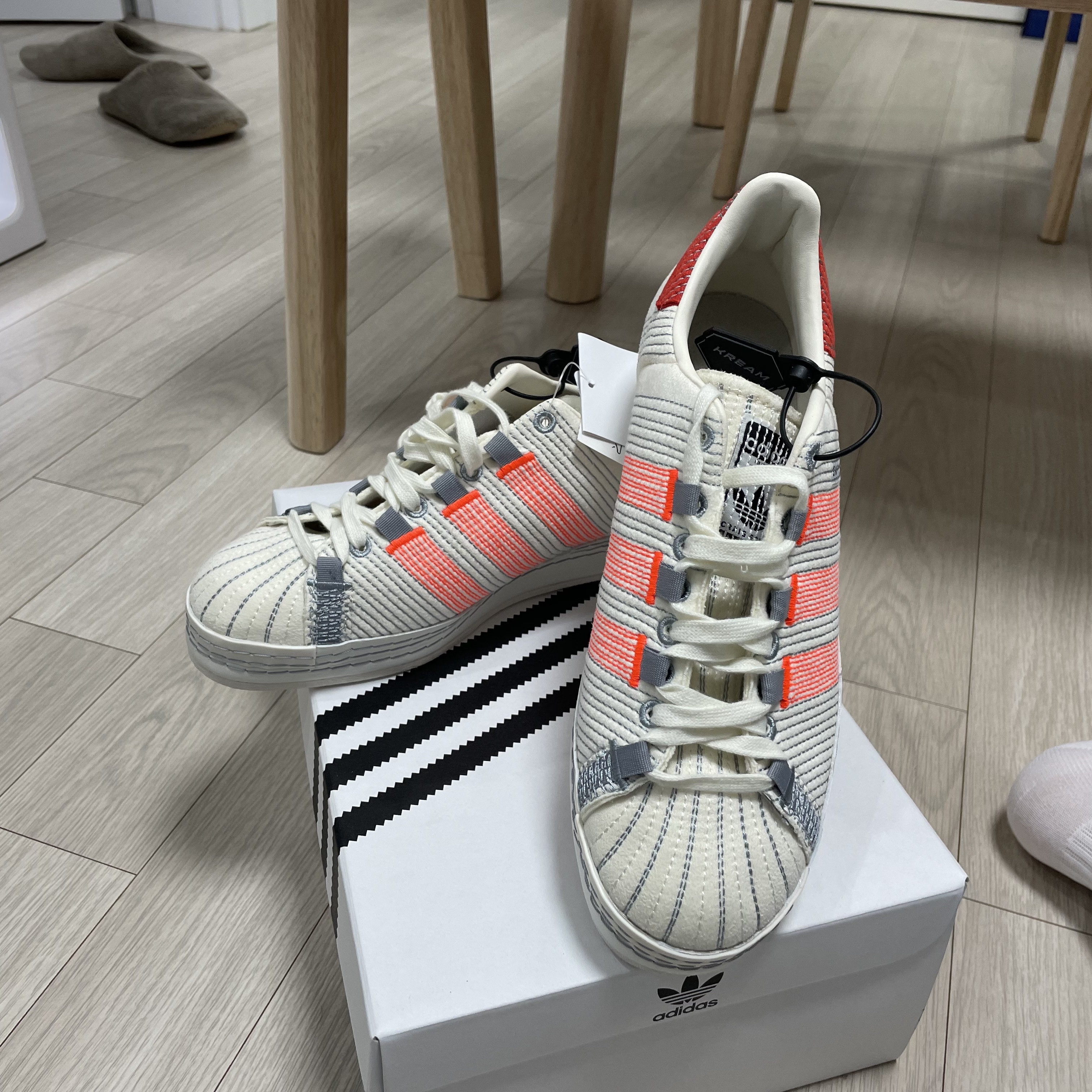 Adidas x Craig Green Superstar Off White 착용 스타일 - 5