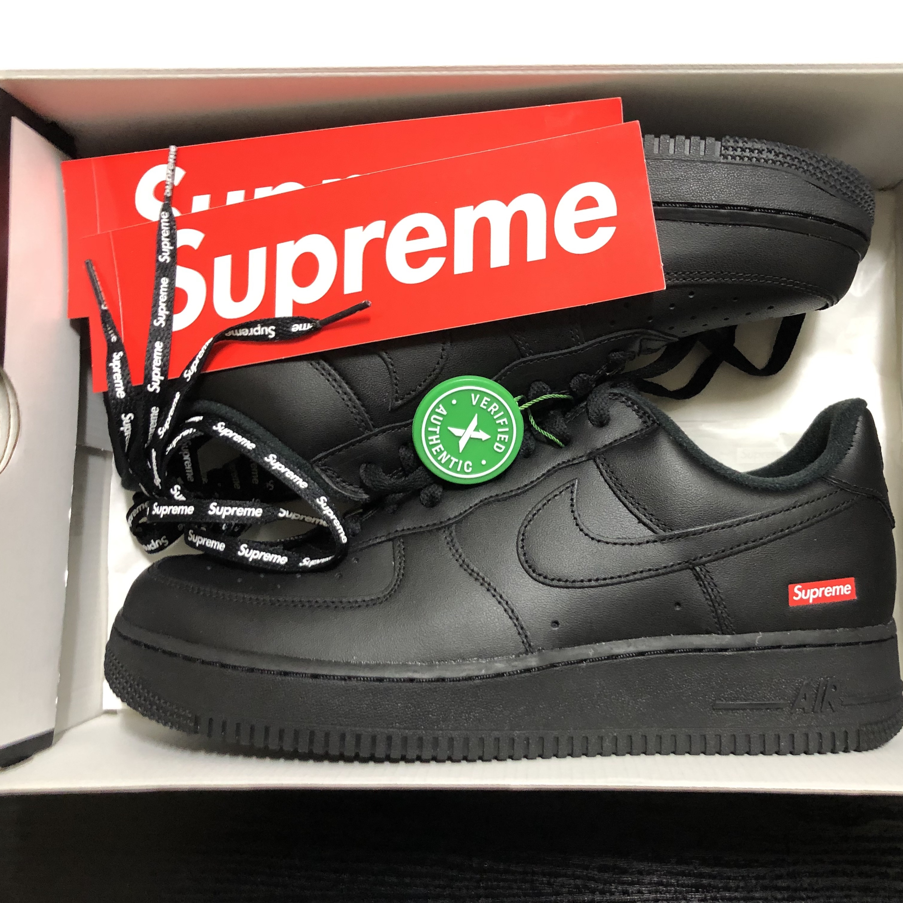 Nike x Supreme Air Force 1 Low Flax, Nike x Supreme Air Force 1 Low Black 착용 스타일 - 2
