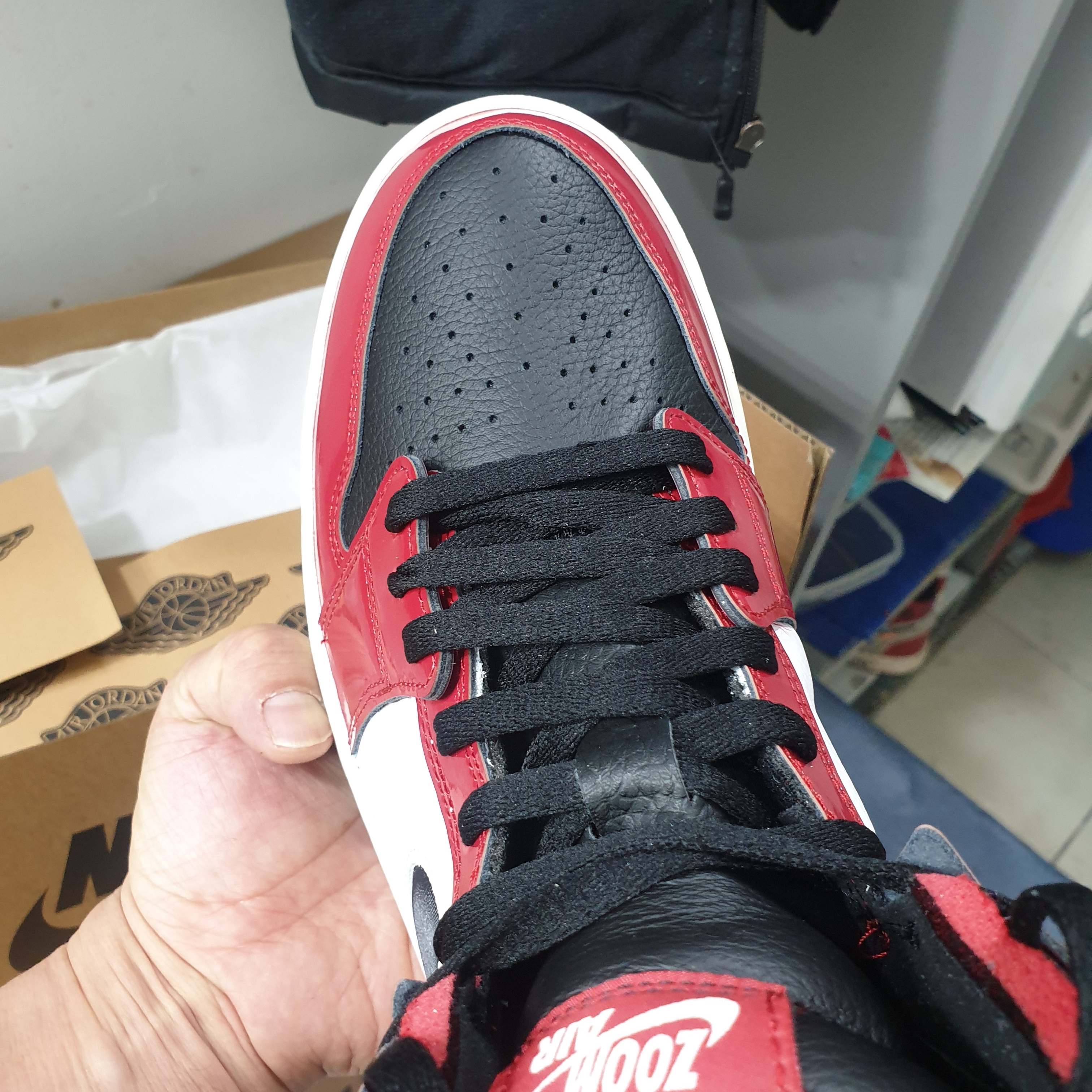 (W) Jordan 1 Zoom Air CMFT Gym Red Black 착용 스타일 - 1