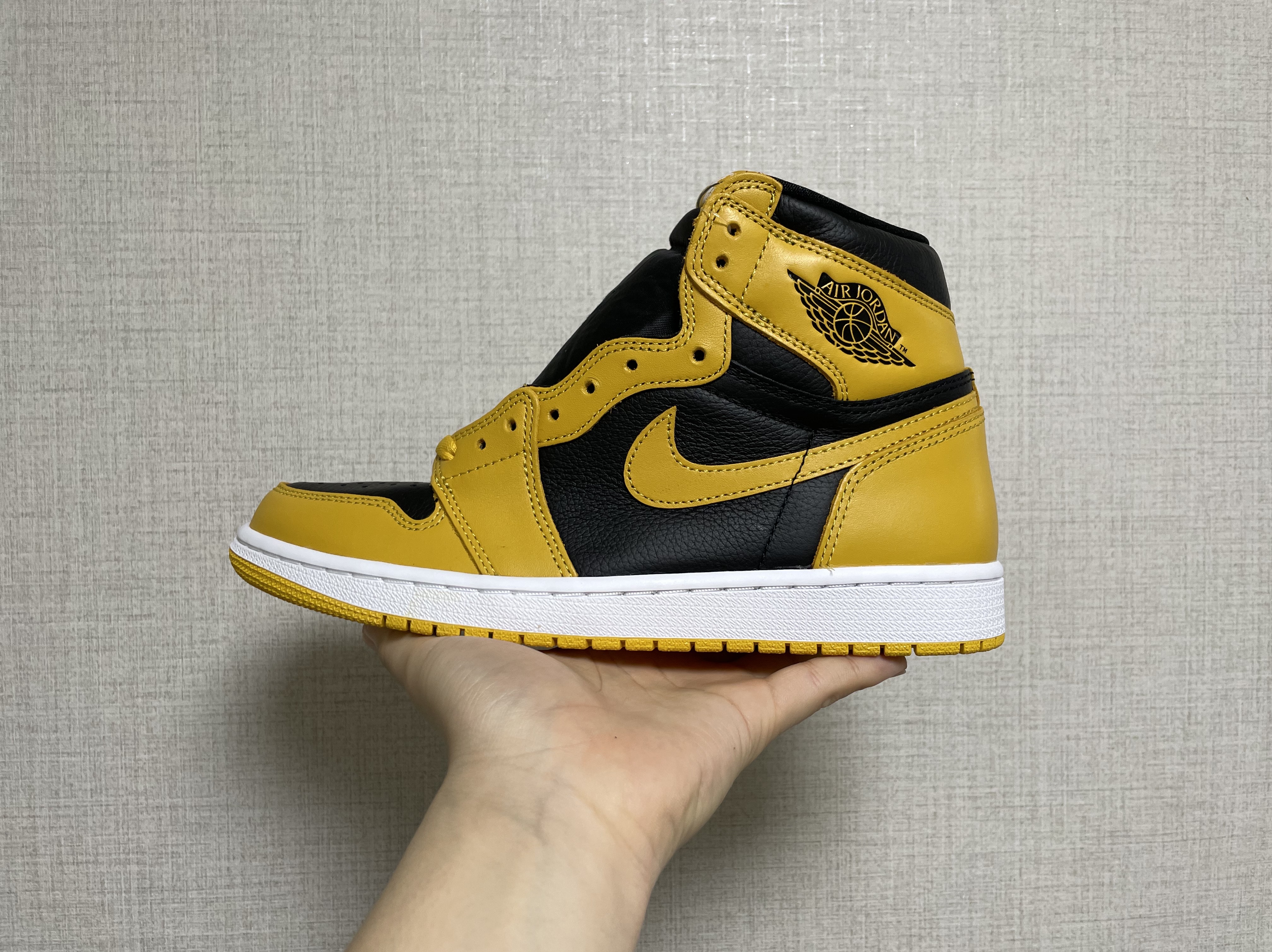 Jordan 1 Retro High OG Dark Marina Blue, Jordan 1 Retro High OG Pollen 착용 스타일 - 2