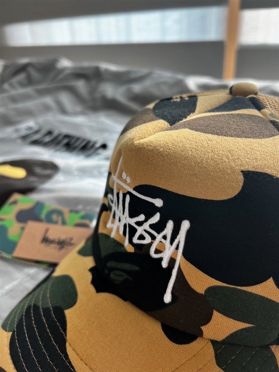 Stussy x BAPE Trucker Cap Yellow 착용 스타일 - 2