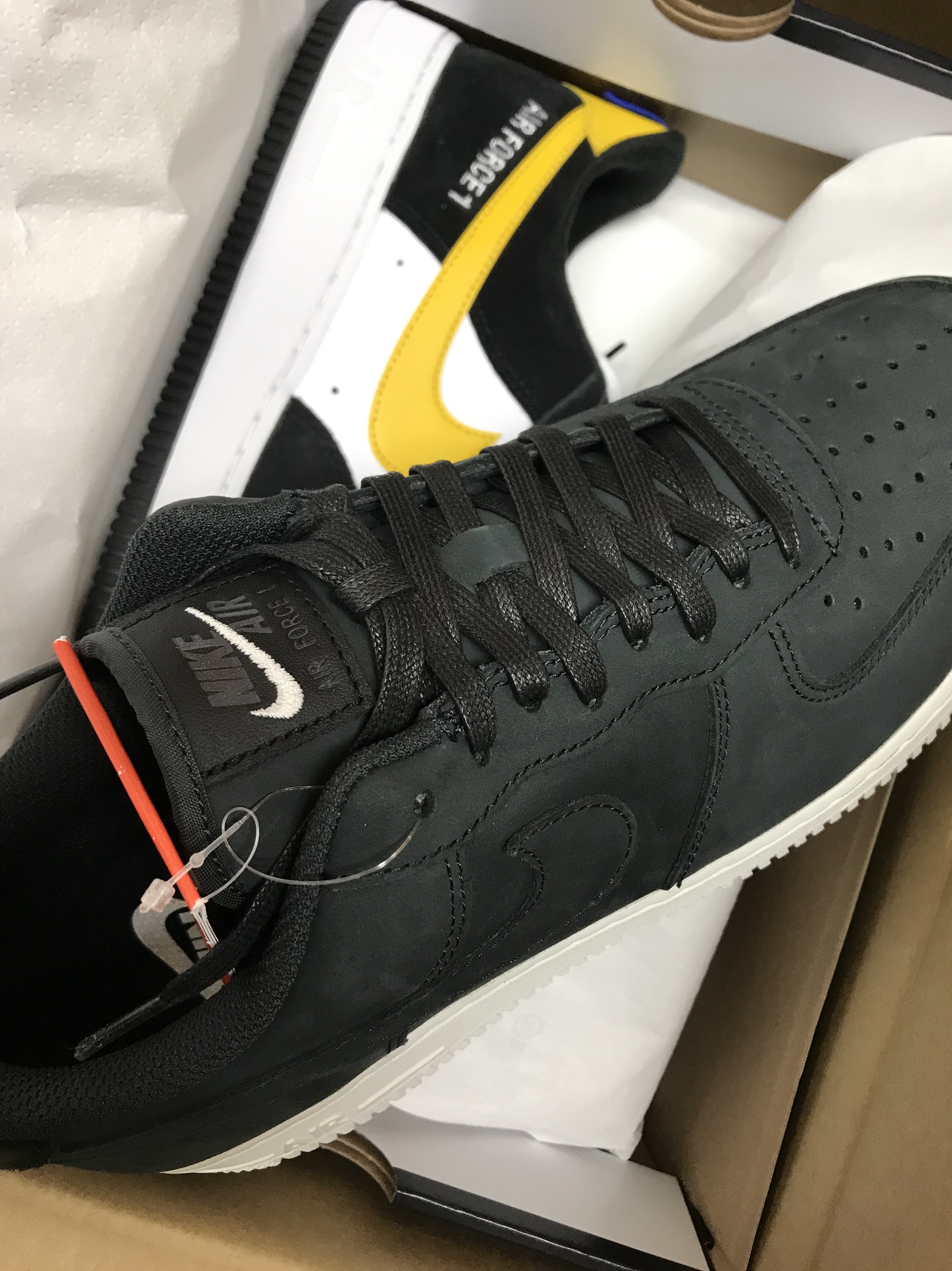 Nike Air Force 1 '07 LV8 Athletic Club Black Dark Sulfur, Nike Air Force 1 '07 LX Off Noir 착용 스타일