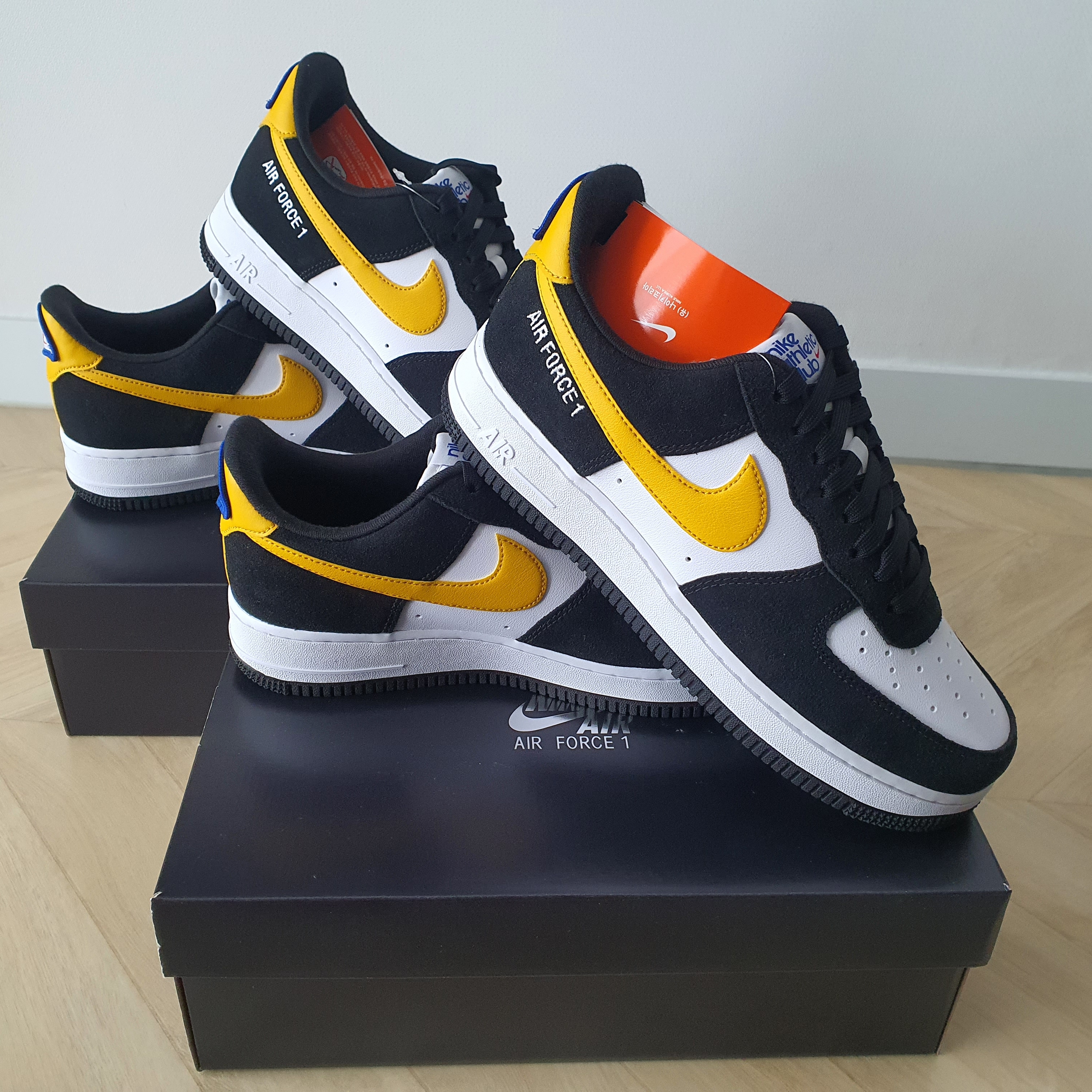 Nike Air Force 1 '07 LV8 Athletic Club Black Dark Sulfur 착용 스타일