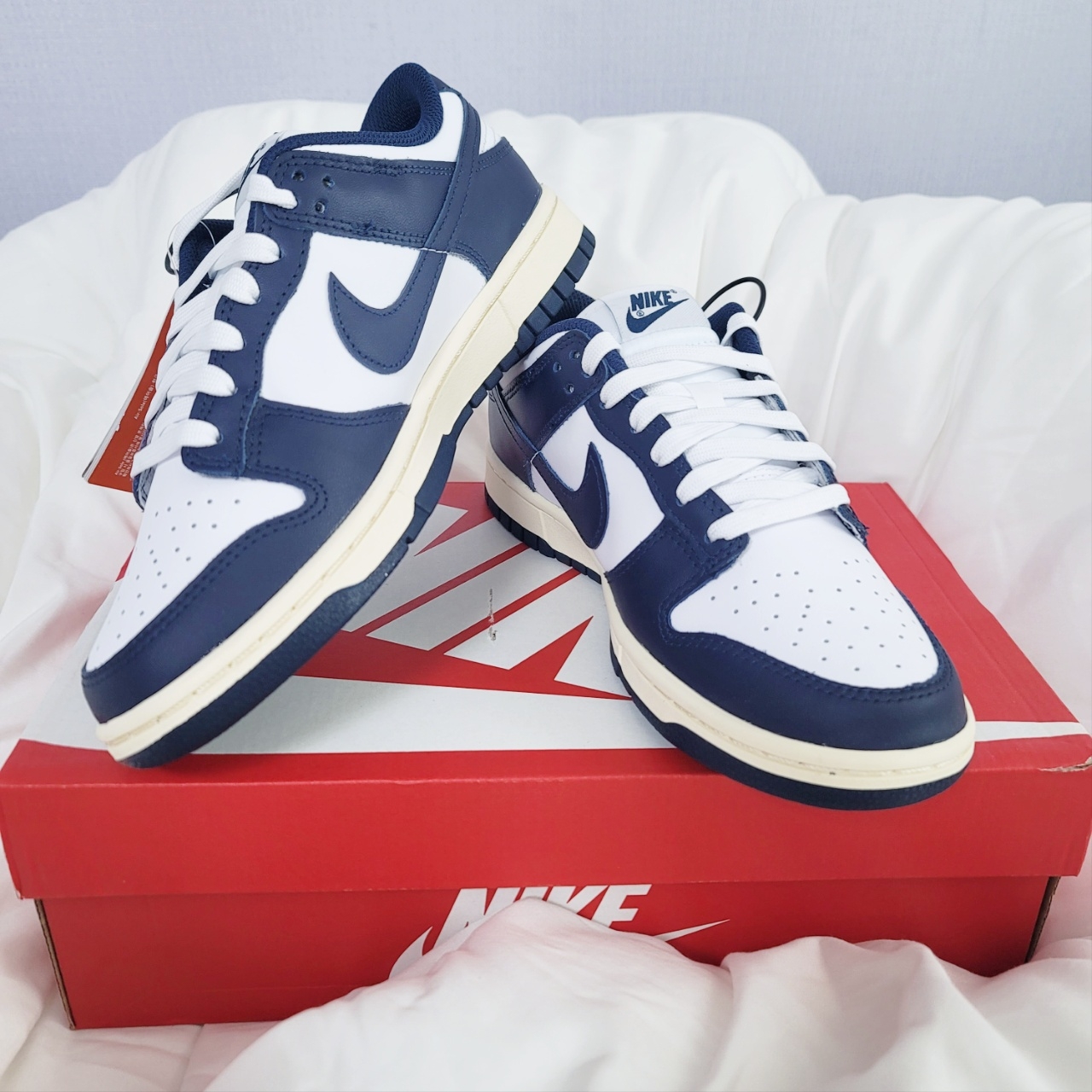 (W) Nike Dunk Low Vintage Midnight Navy 착용 스타일 - 1