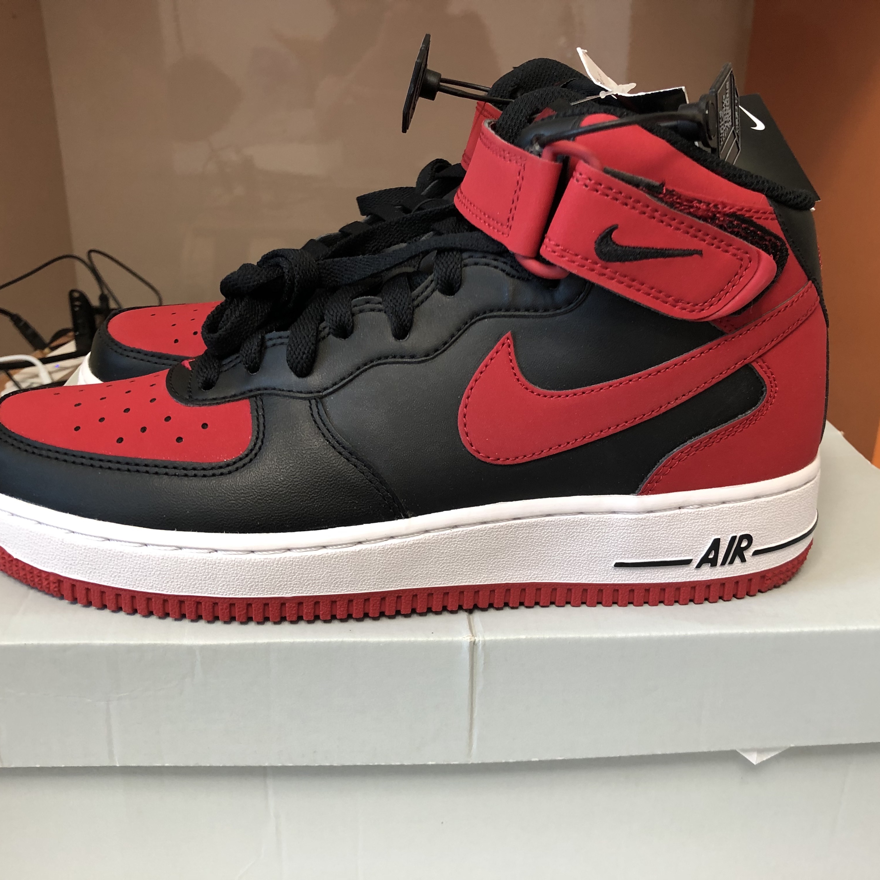Nike Air Force 1 Mid Bred 착용 스타일 - 4