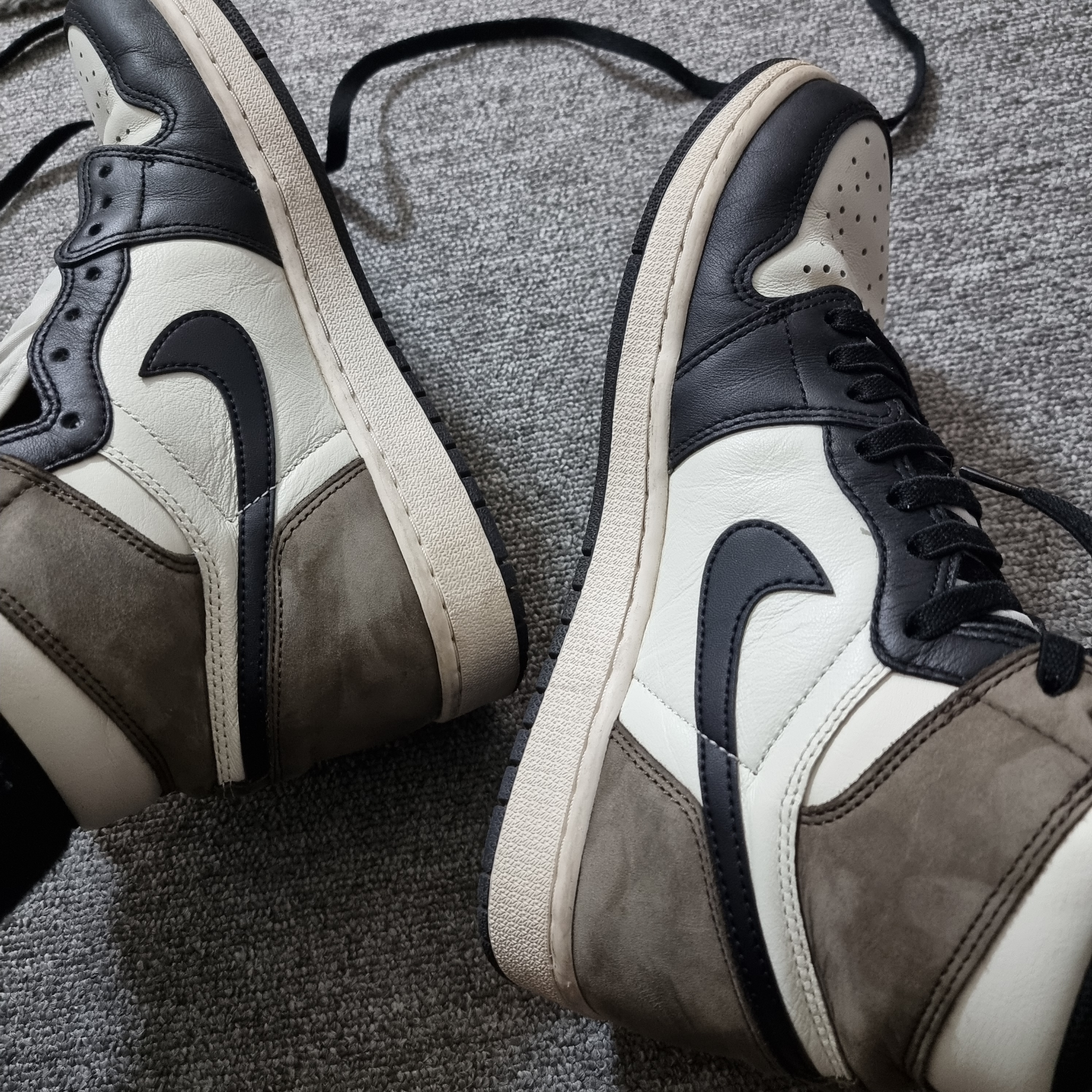 Jordan 1 Retro High OG Black Mocha 착용 스타일