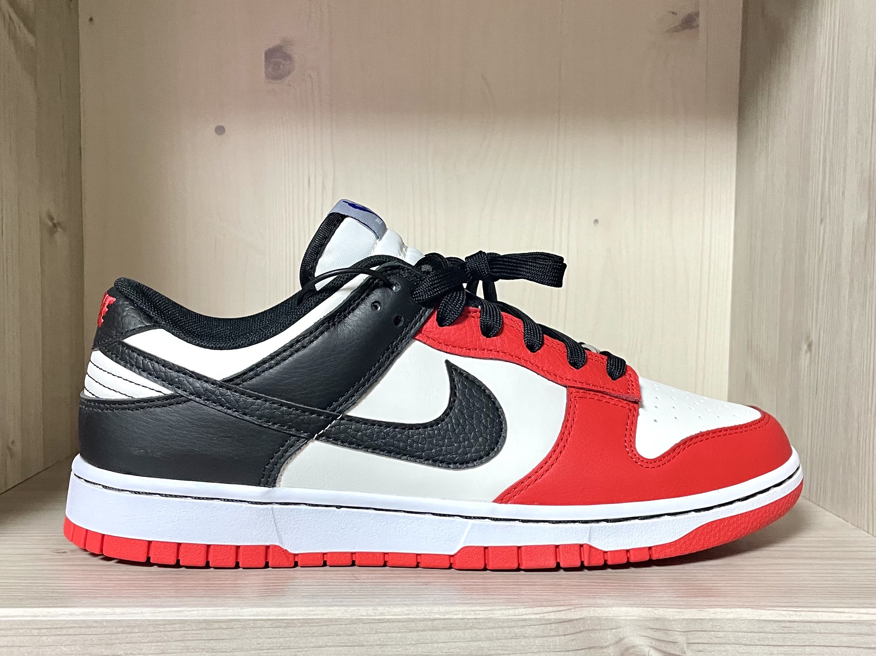 Nike x NBA Dunk Low Retro EMB Black and Chile Red 착용 스타일
