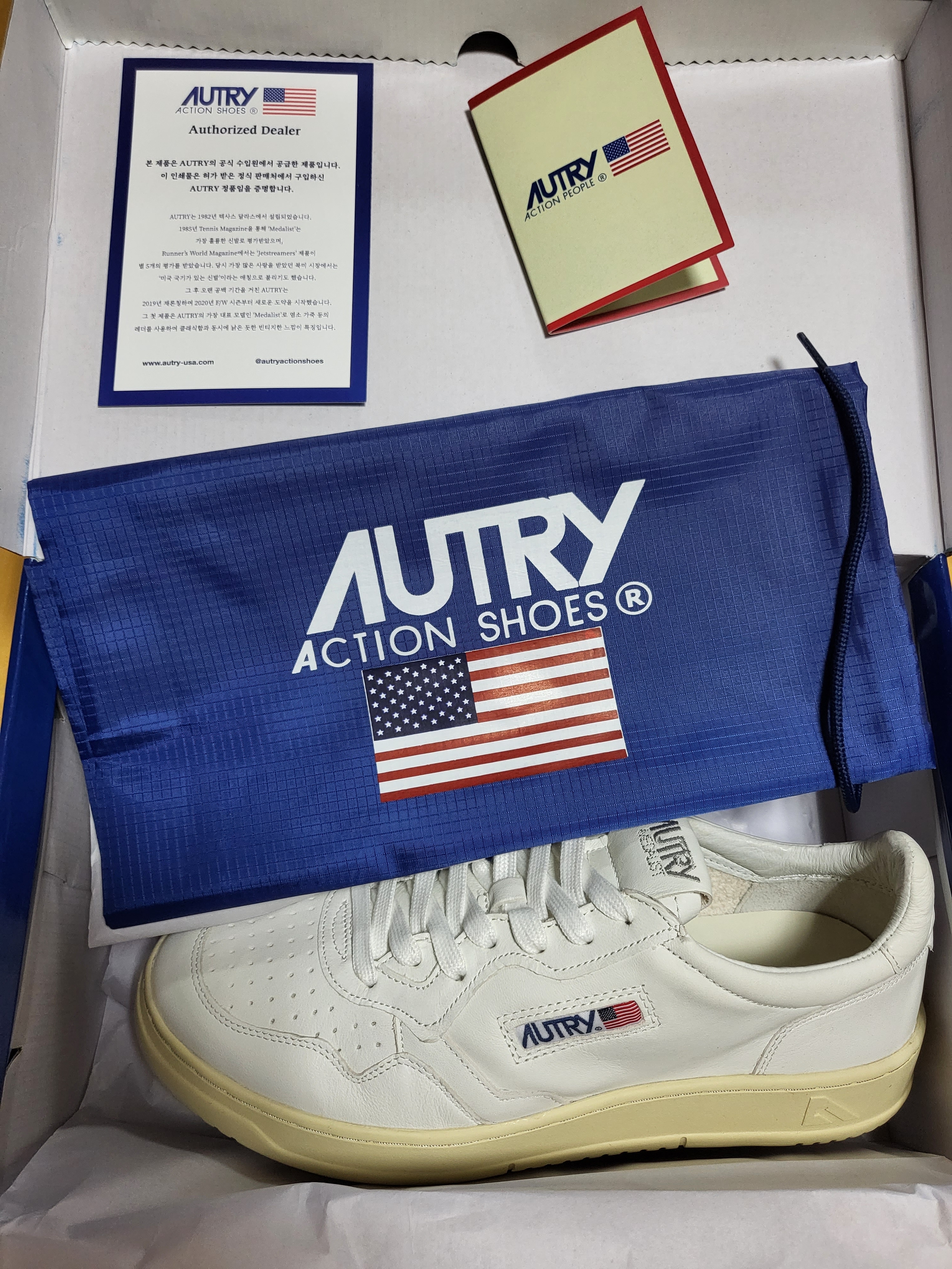 Autry Medalist Low Goatskin Sneakers White 착용 스타일