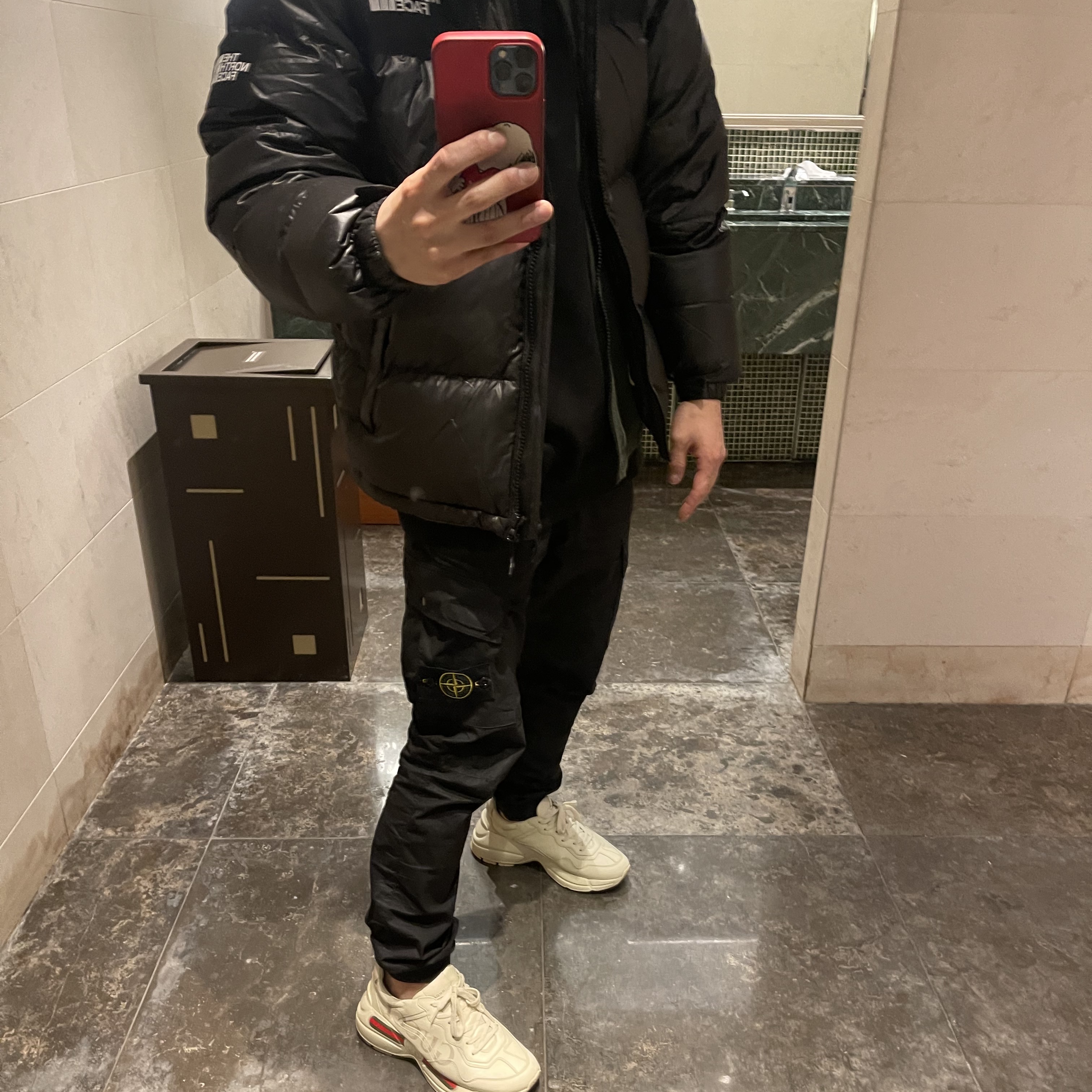 Gucci Rhyton Leather Sneakers Logo, Stone Island 313L1 Old Dye Treatment Cargo Pants Black - 21FW 착용 스타일