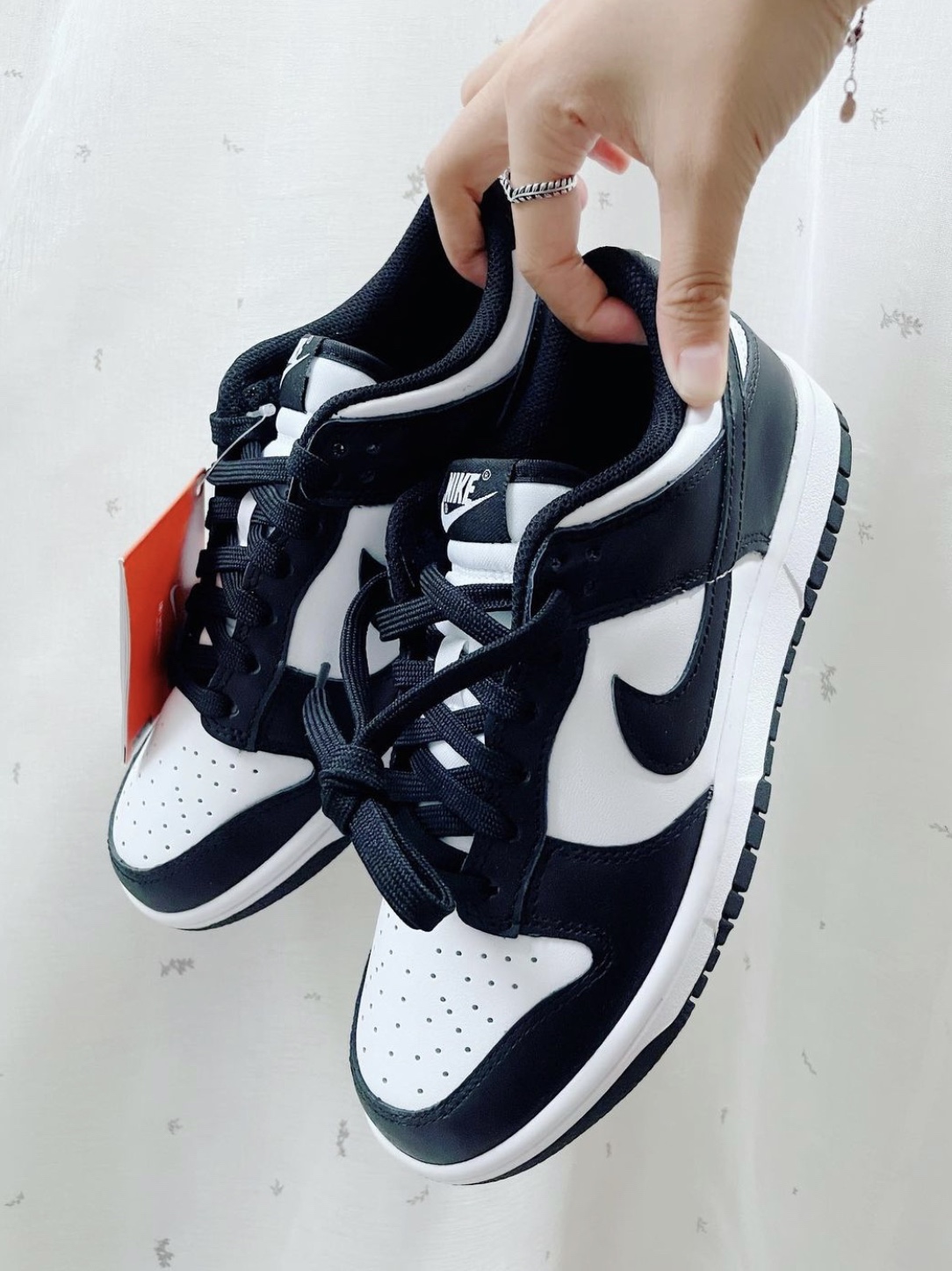 (W) Nike Dunk Low Black, Nike Dunk Low Retro Black 착용 스타일 - 1