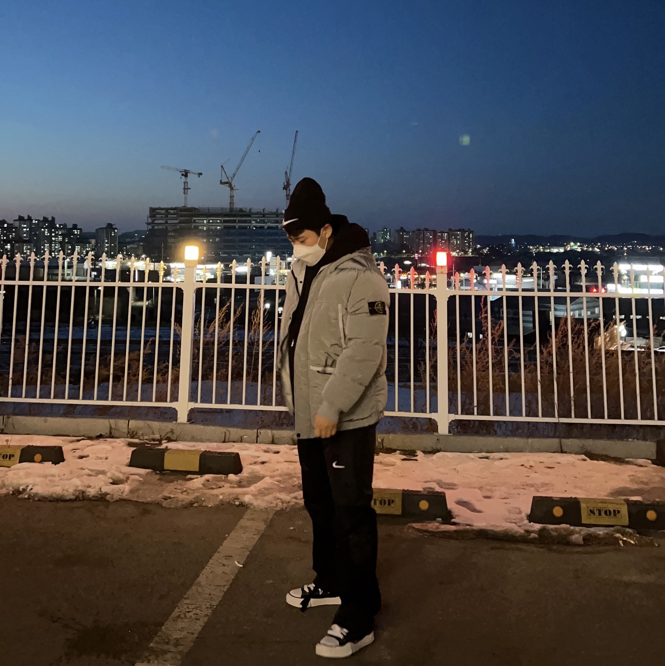 Nike x Stussy Cuff Beanie, Stone Island 44508 Nylon Metal Down-TC Jacket Light Grey - 21FW 착용 스타일 - 2