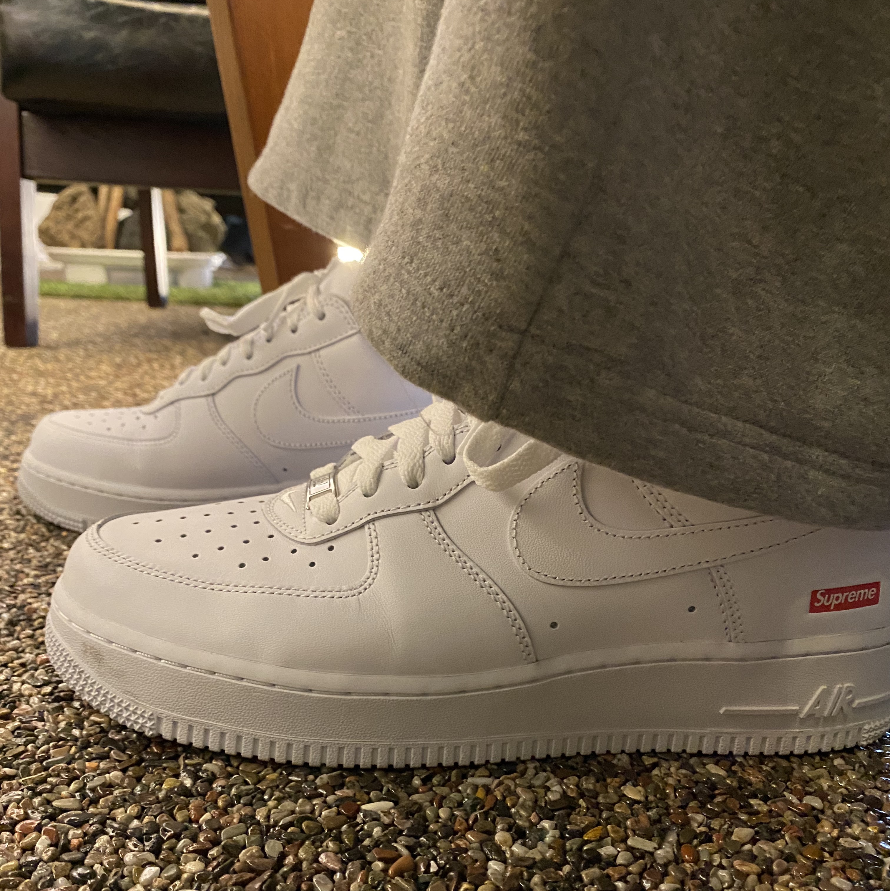 Nike x Supreme Air Force 1 Low White 착용 스타일