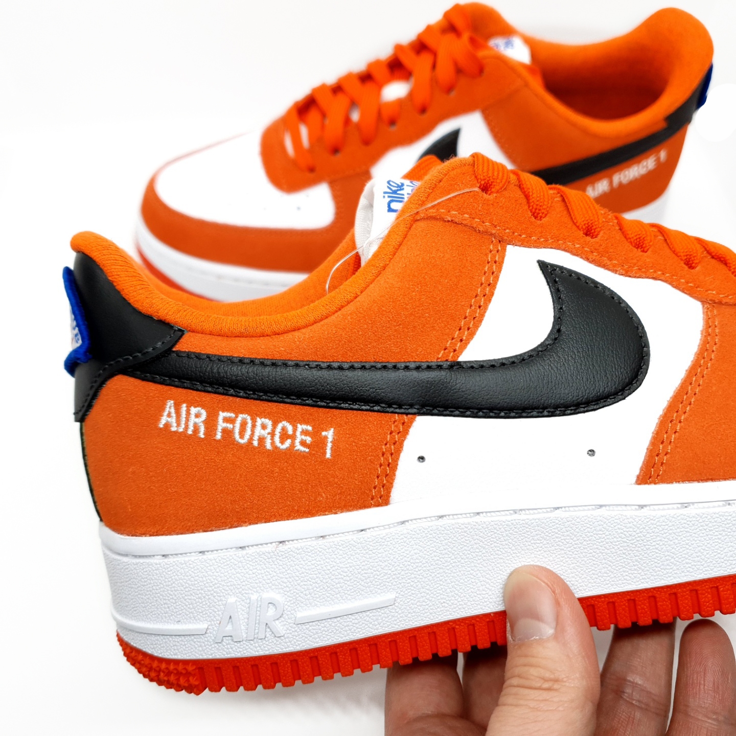 Nike Air Force 1 '07 LV8 Athletic Club Rush Orange Washed Teal 착용 스타일 - 4
