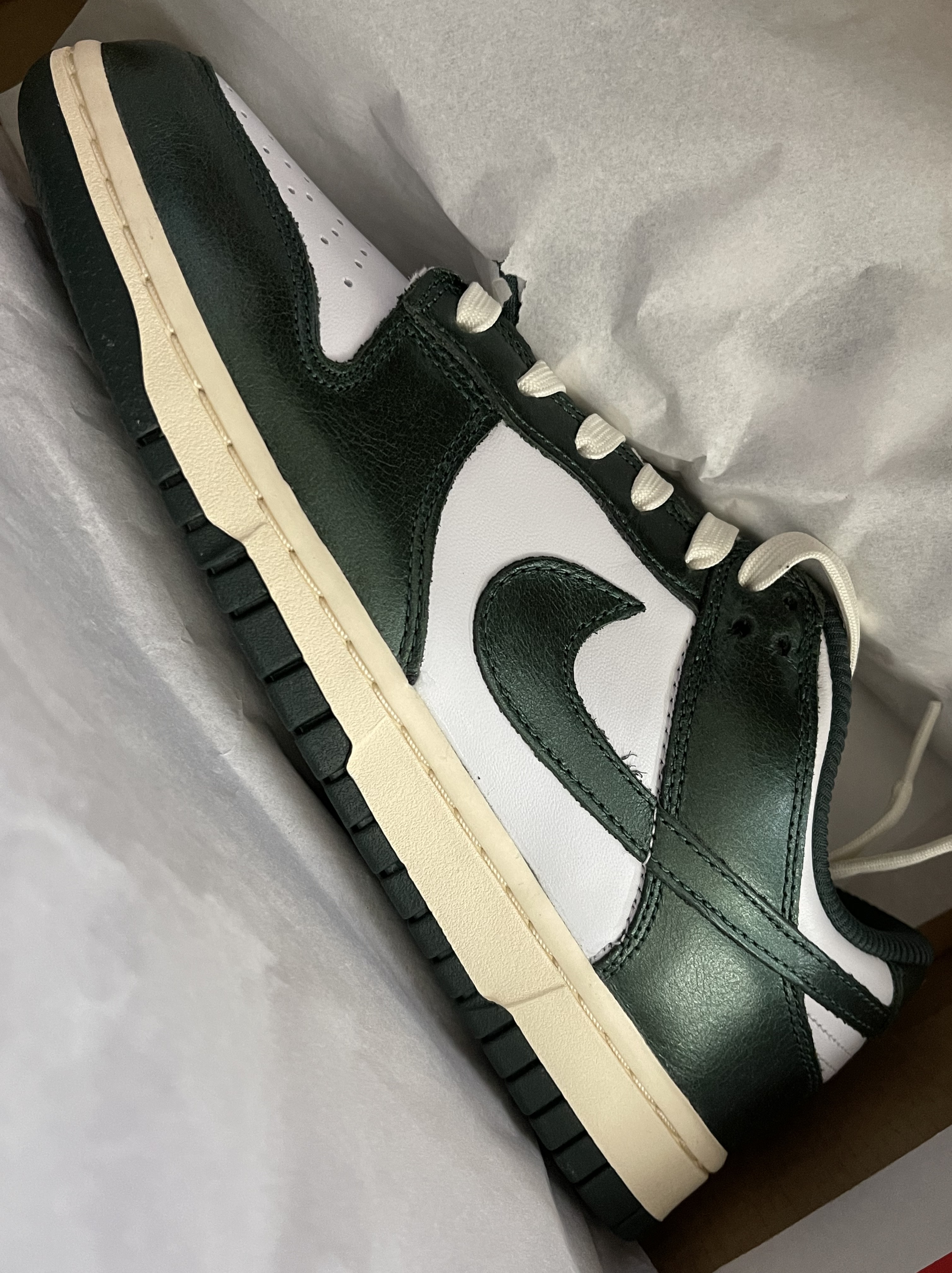 (W) Nike Dunk Low Laser Orange, (W) Nike Dunk Low Vintage Green 착용 스타일 - 3
