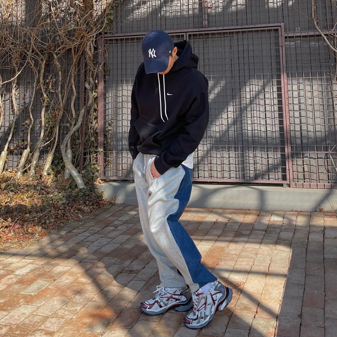 Balenciaga Runner Sneakers Grey Burgundy 착용 스타일