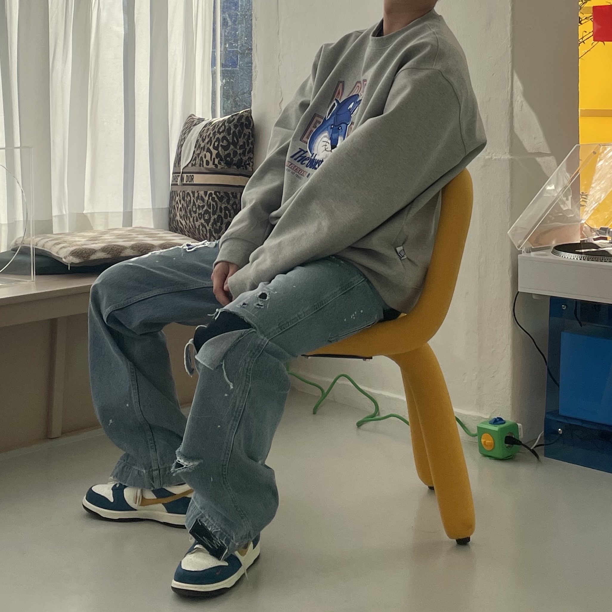 Nike x Kasina Dunk Low 80's Bus, Maison Kitsune x Ader Error The Bluest Fox Sweatshirt Grey 착용 스타일