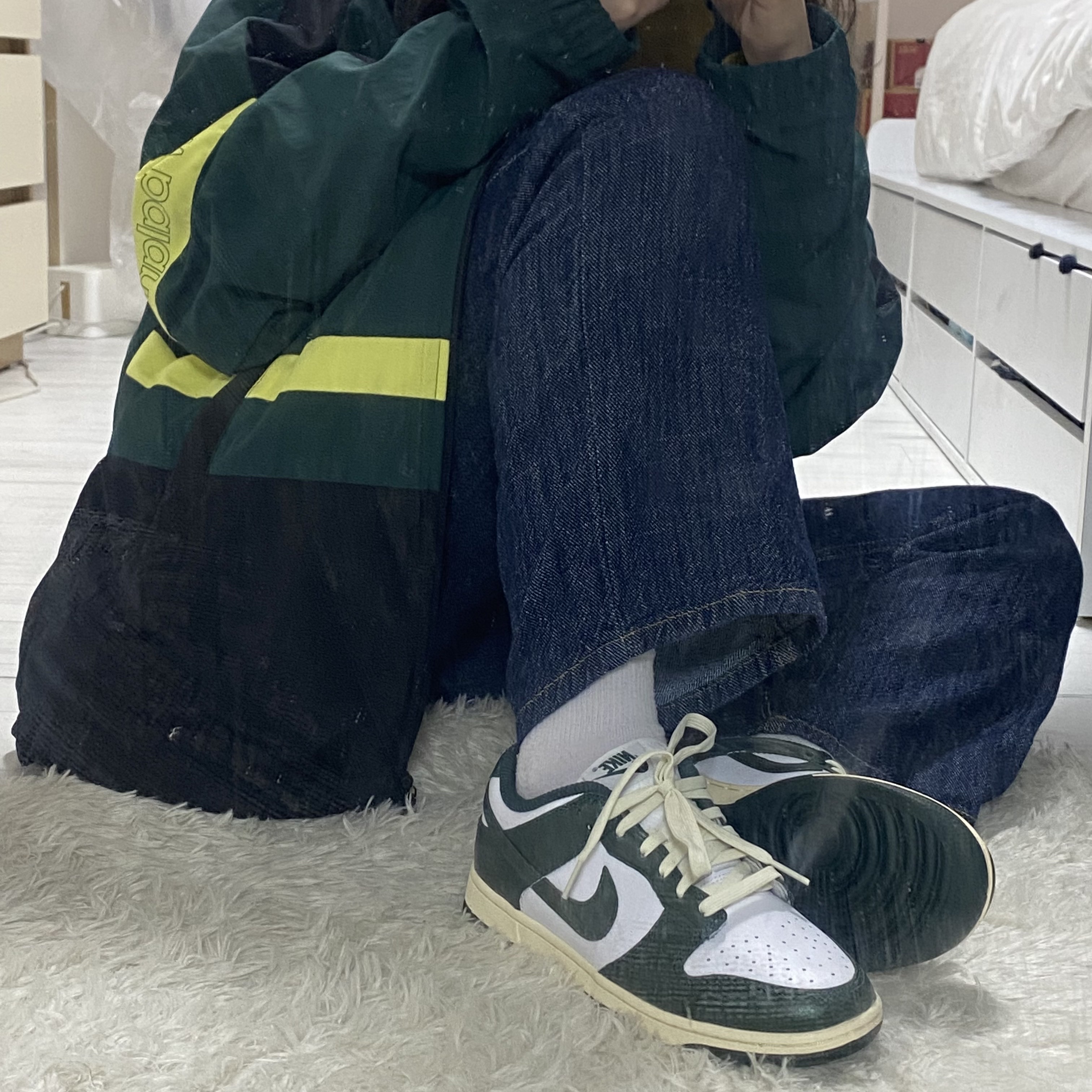(W) Nike Dunk Low Vintage Green 착용 스타일 - 4