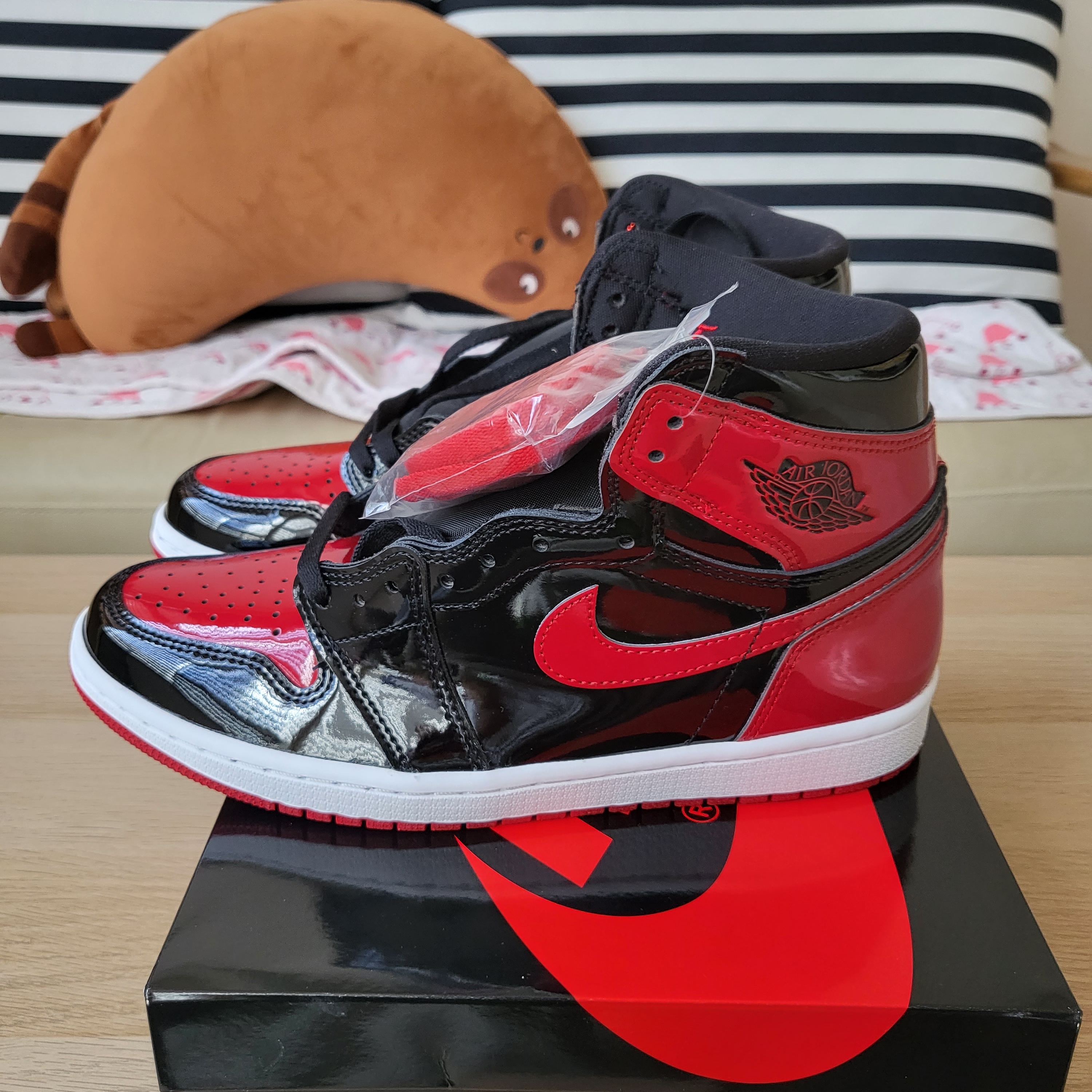 Jordan 1 Retro High OG Patent Bred 착용 스타일 - 3