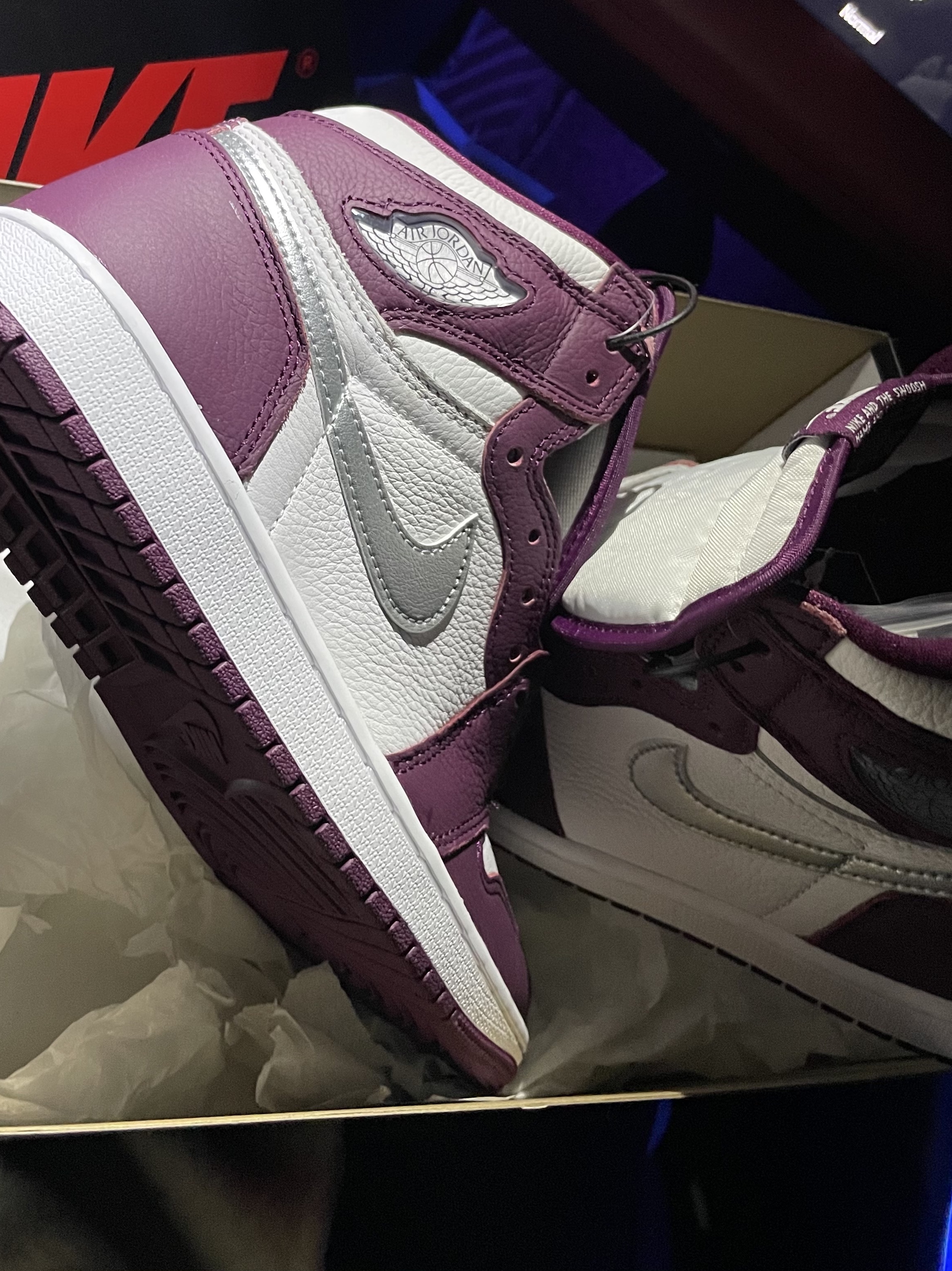 (GS) Jordan 1 Retro High OG Bordeaux 착용 스타일 - 2