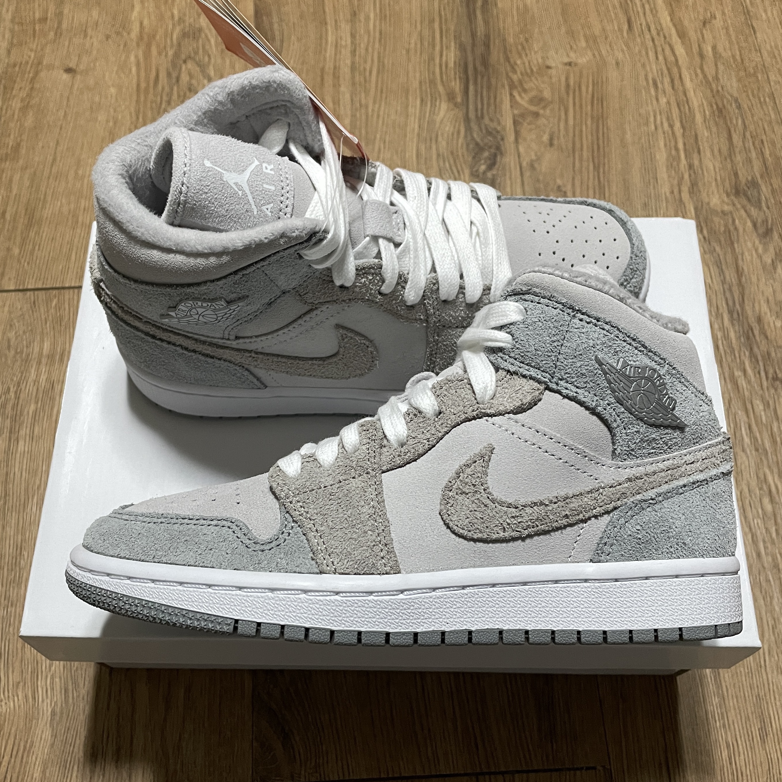(W) Jordan 1 Mid SE Particle Grey 착용 스타일