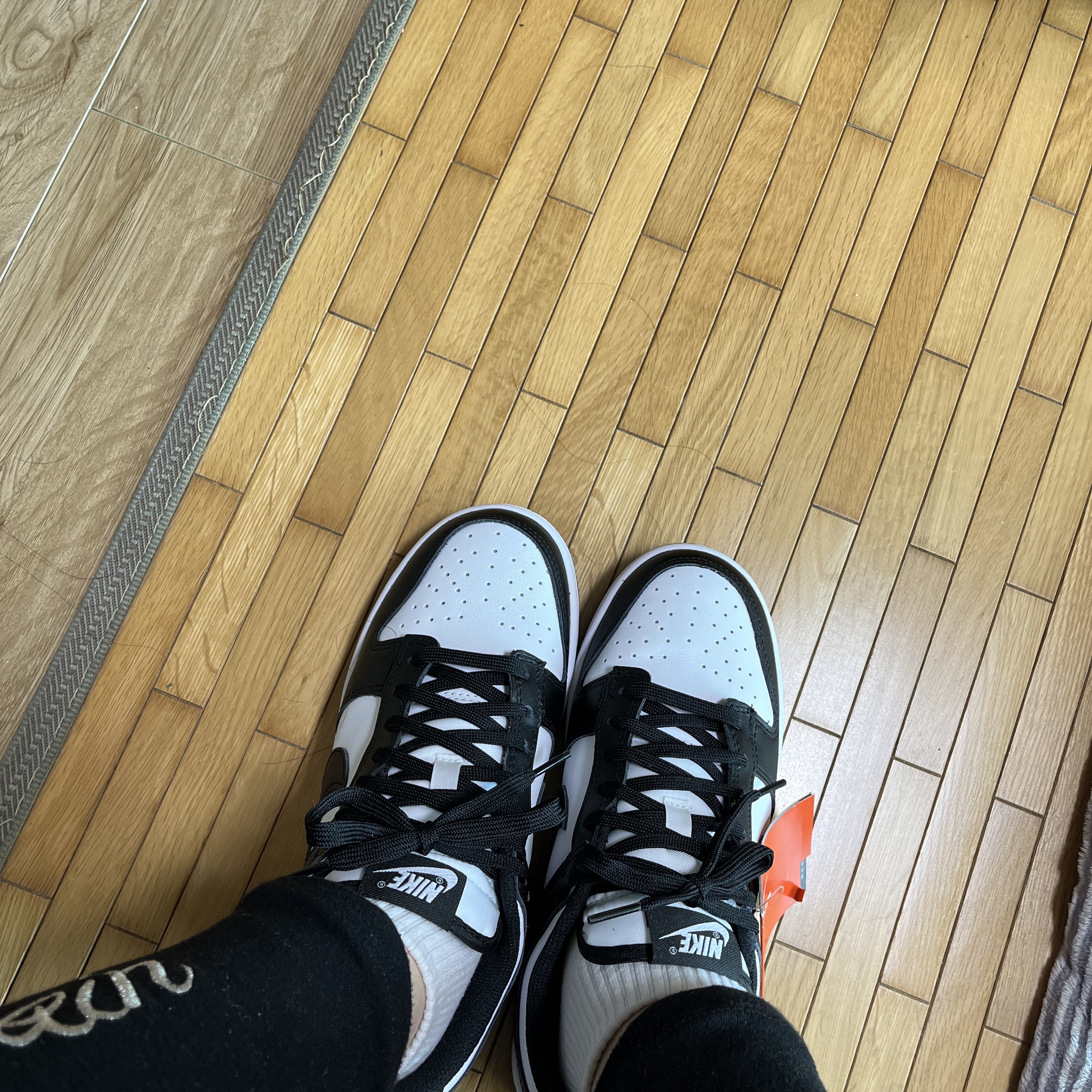 (W) Nike Dunk Low Black 착용 스타일 - 3