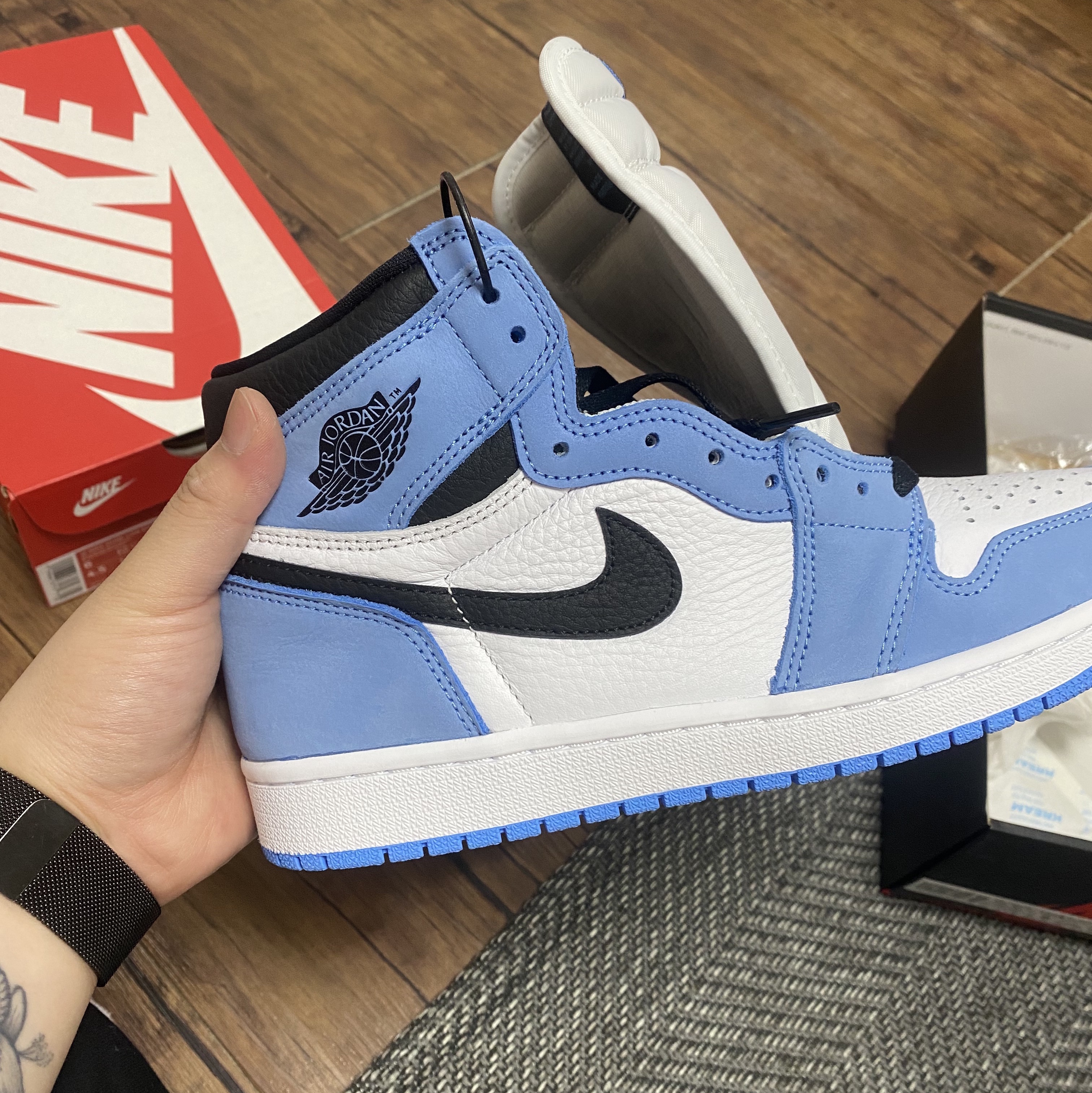 Jordan 1 Retro High OG Dark Marina Blue, (W) Jordan 1 Low White Wolf Grey 착용 스타일 - 2