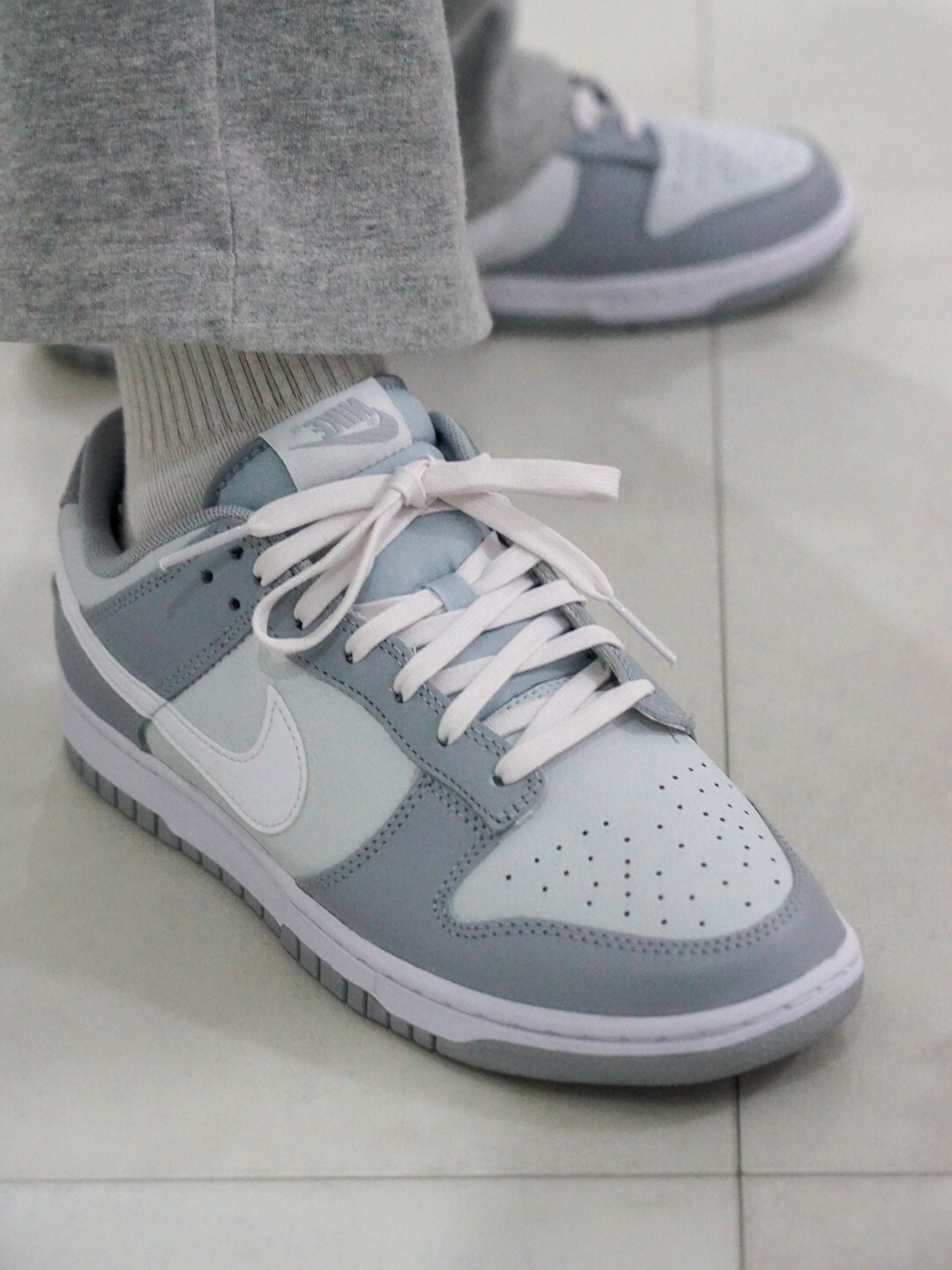 Nike Dunk Low Retro Wolf Grey 착용 스타일 - 1