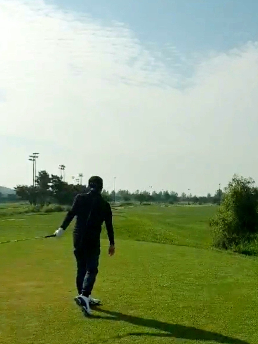 Jordan 13 Retro Golf White Navy Blue, Jordan 11 Retro Low Golf Concord 착용 스타일 - 1