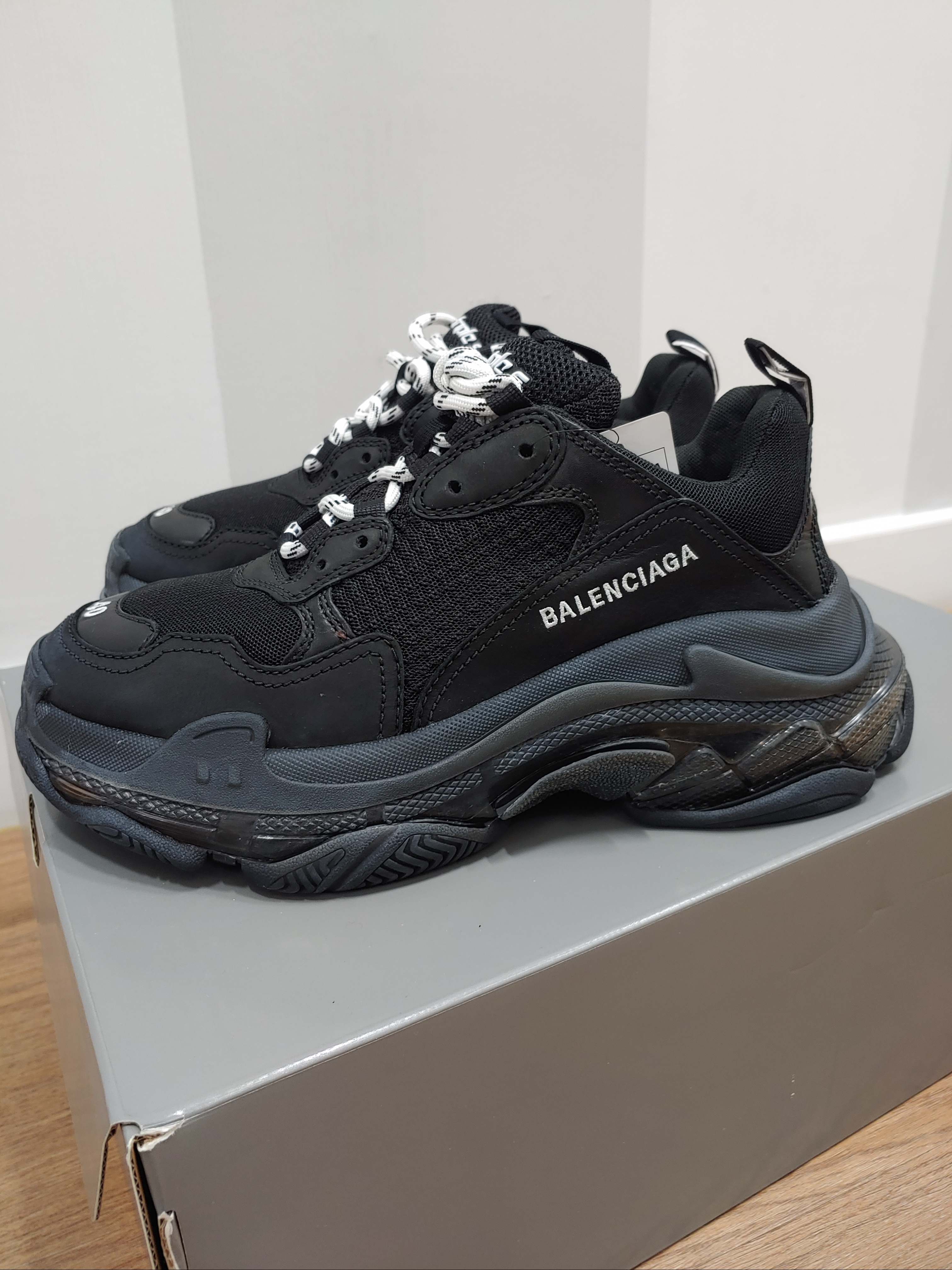 Balenciaga Triple S Black Clear Sole 2019 착용 스타일 - 2