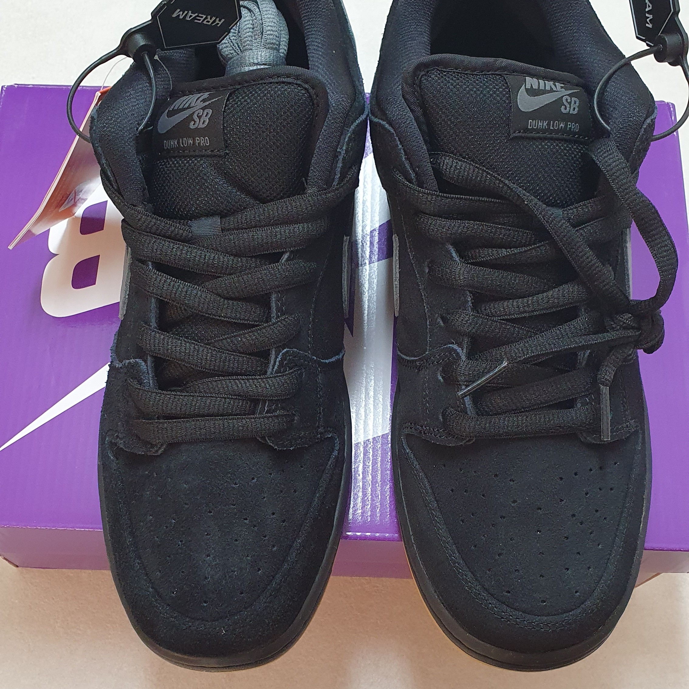 Nike SB Dunk Low Pro Black Cool Grey 착용 스타일 - 1