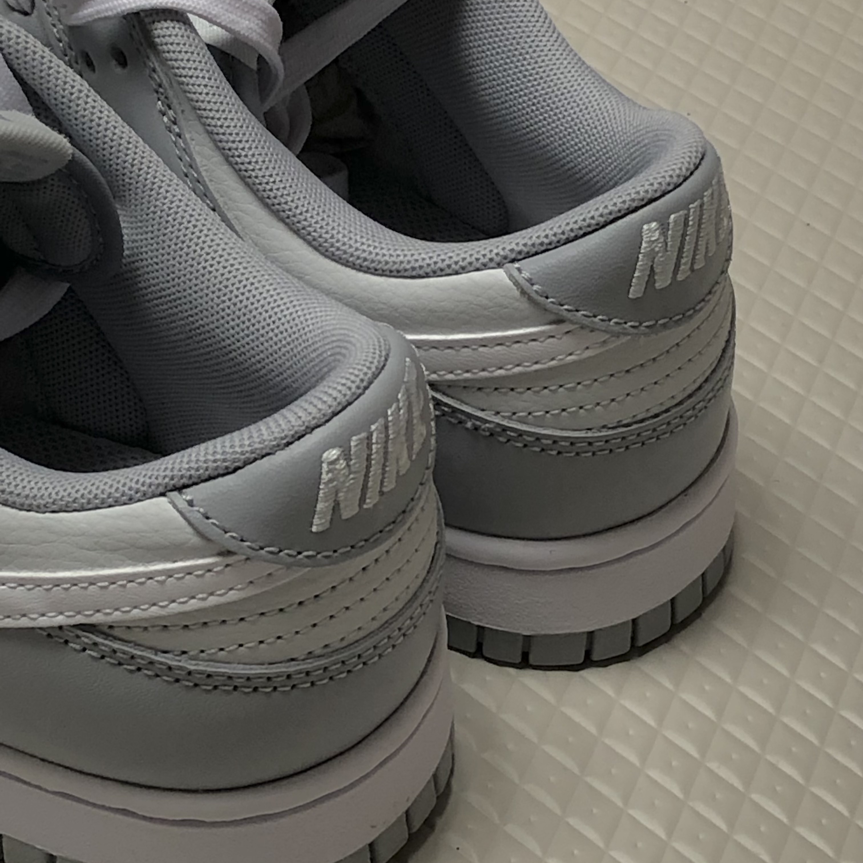 Nike Dunk Low Retro Wolf Grey 착용 스타일 - 3