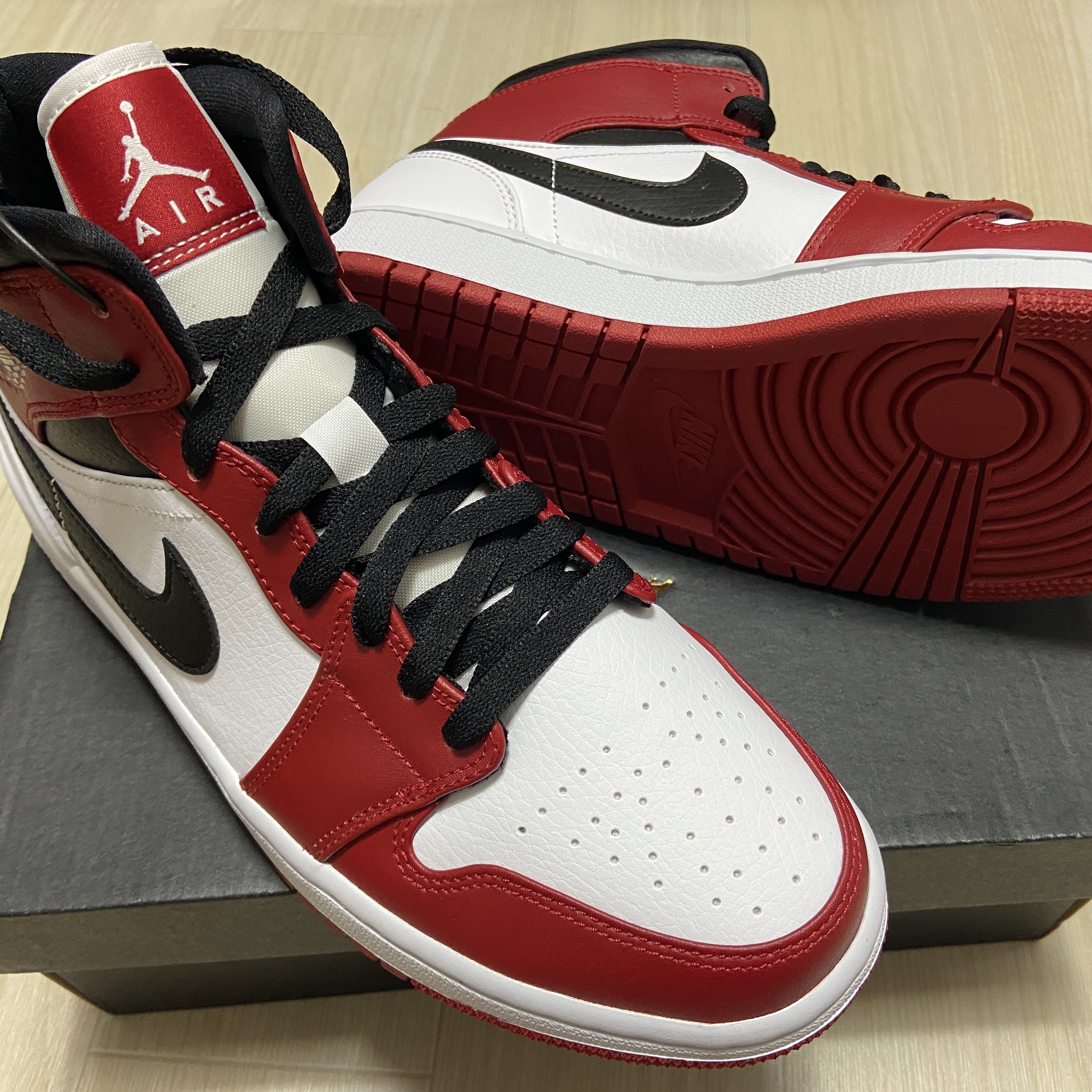 Jordan 1 Mid Chicago 2020 착용 스타일 - 2