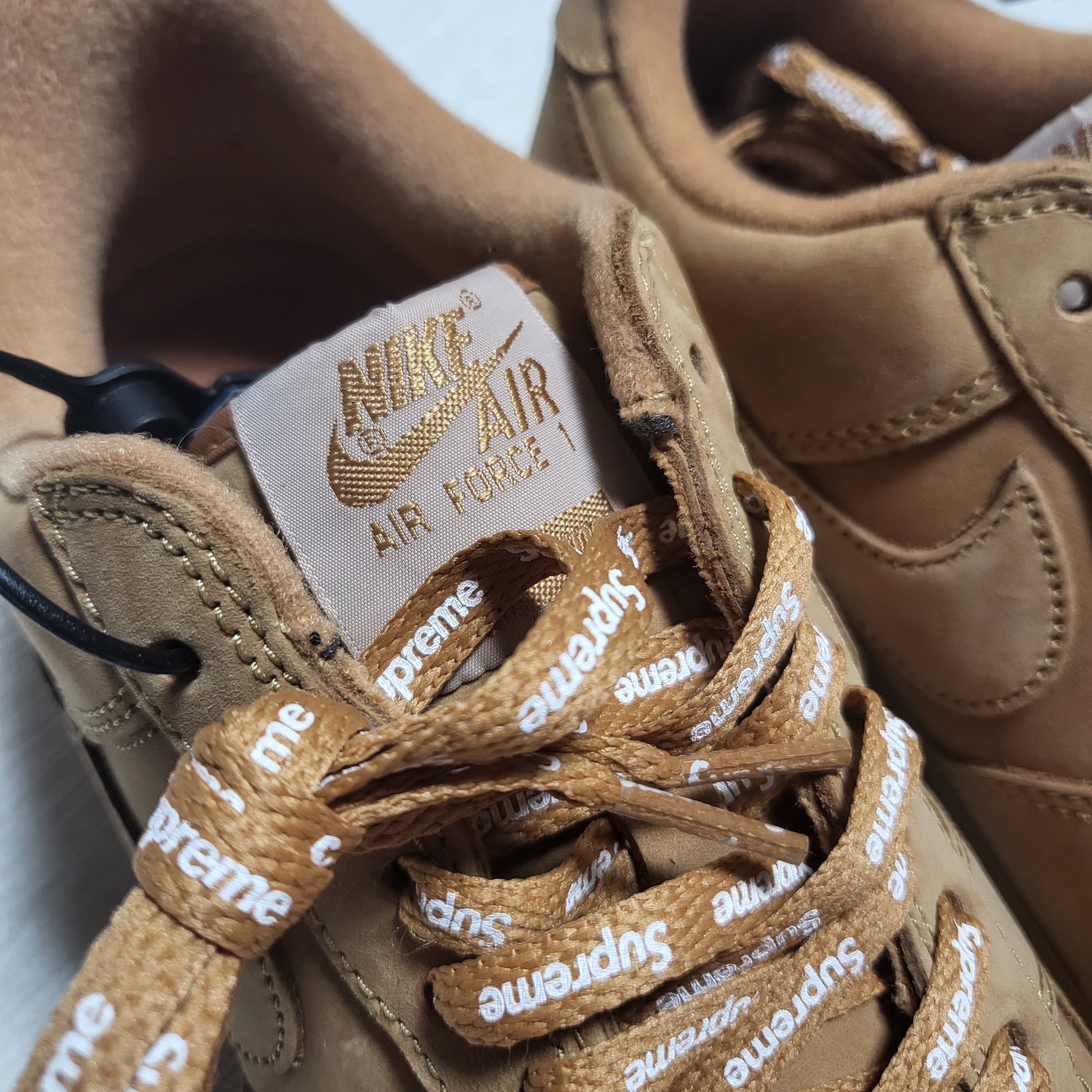 Nike x Supreme Air Force 1 Low Flax 착용 스타일 - 1