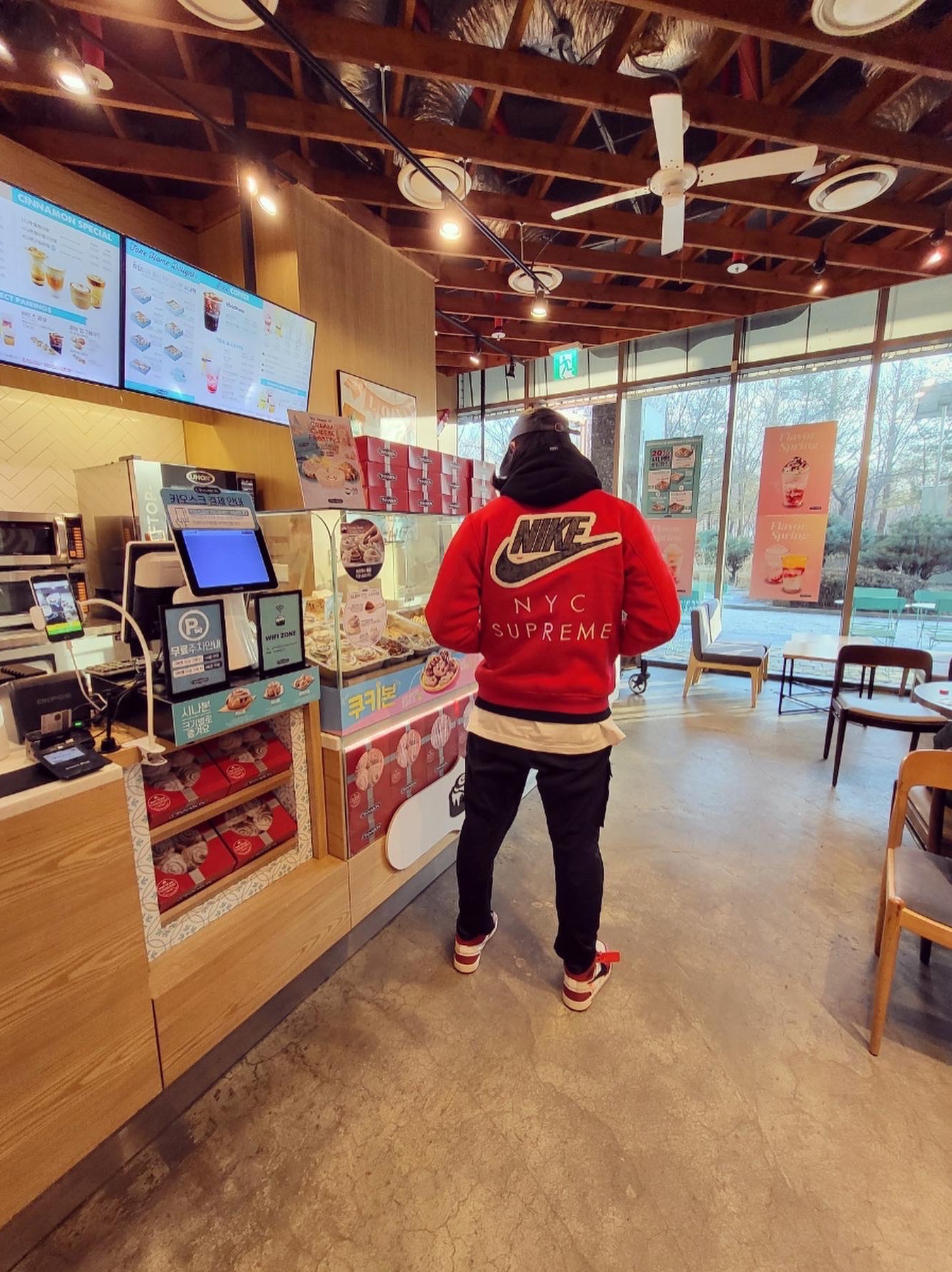 Jordan 1 x Off-White Retro High Chicago The Ten, Supreme Box Logo Hooded Sweatshirt Black - 21FW 착용 스타일 - 2