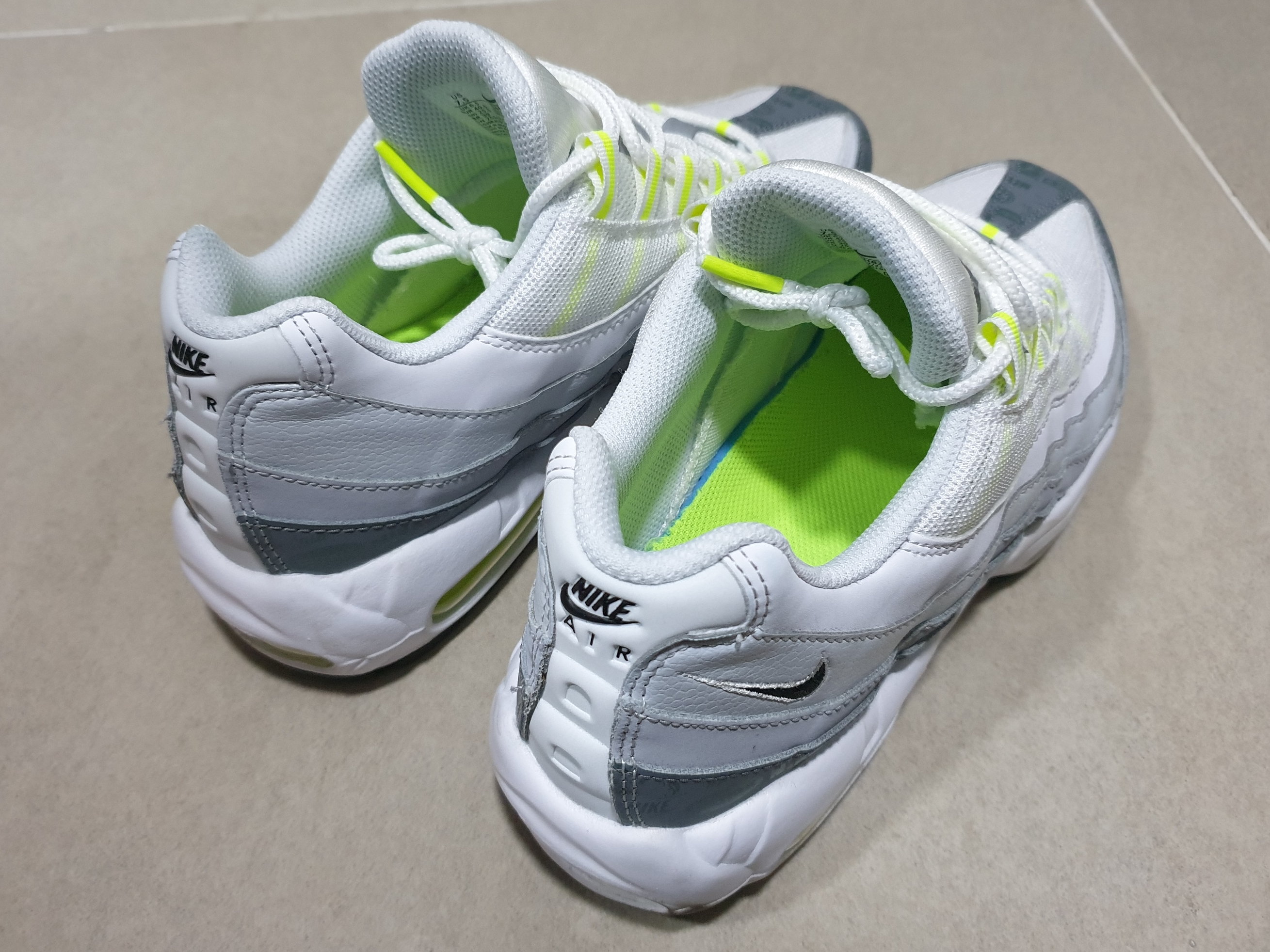 Nike Air Max 95 Wolf Grey 착용 스타일 - 3
