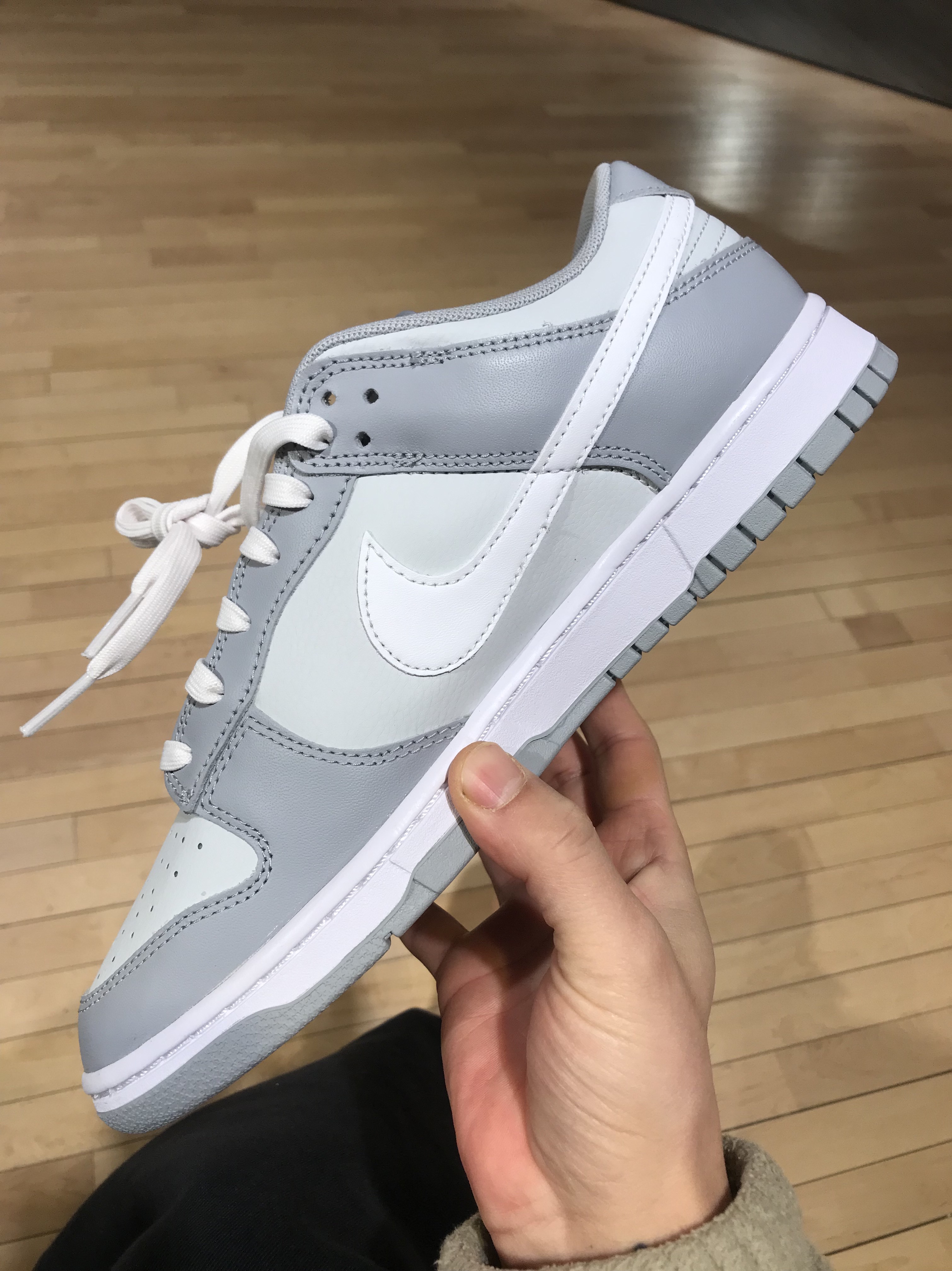 Nike Dunk Low Retro Wolf Grey 착용 스타일 - 2