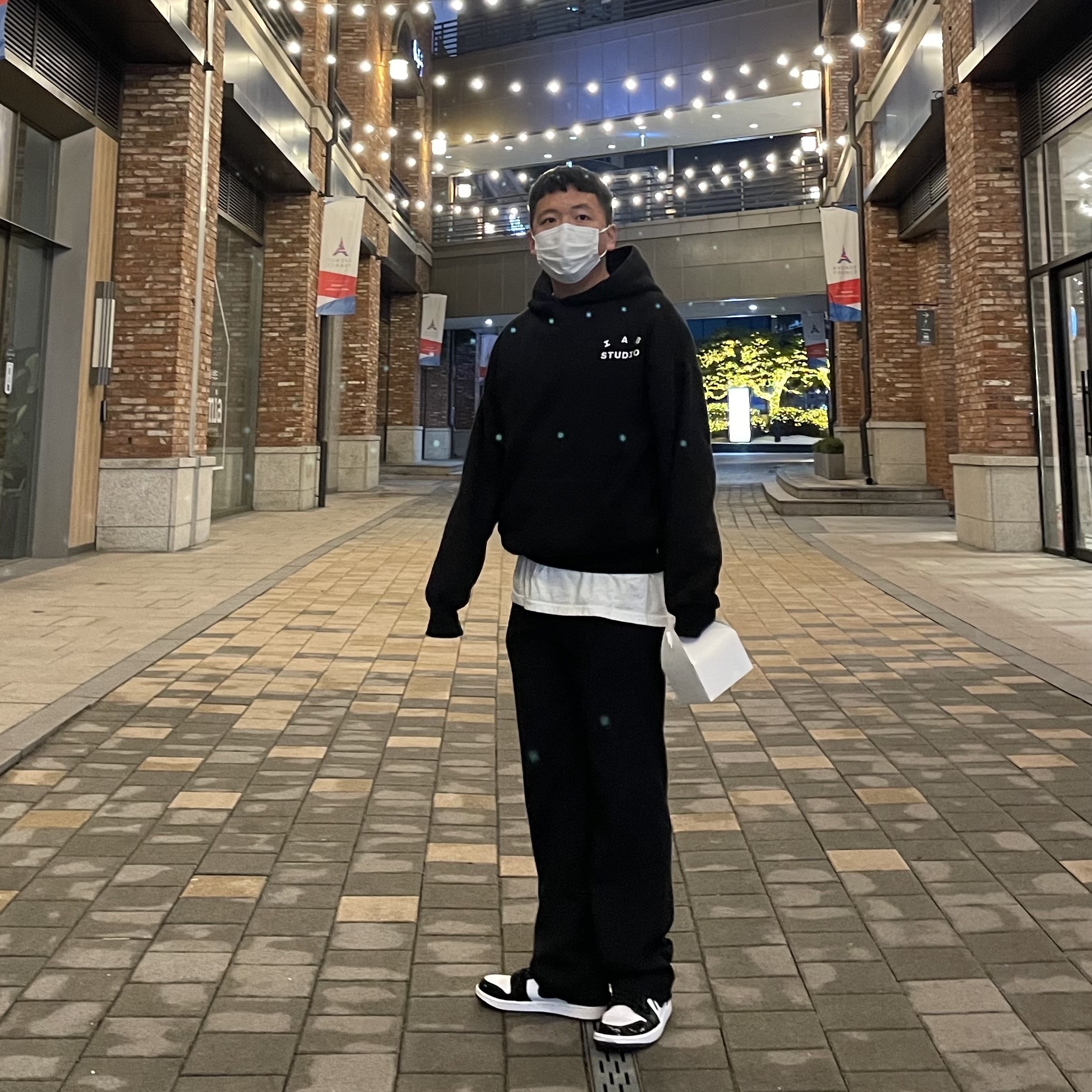 IAB Studio Hoodie Black White, Jordan 1 Mid SE ASW Black 착용 스타일 - 2