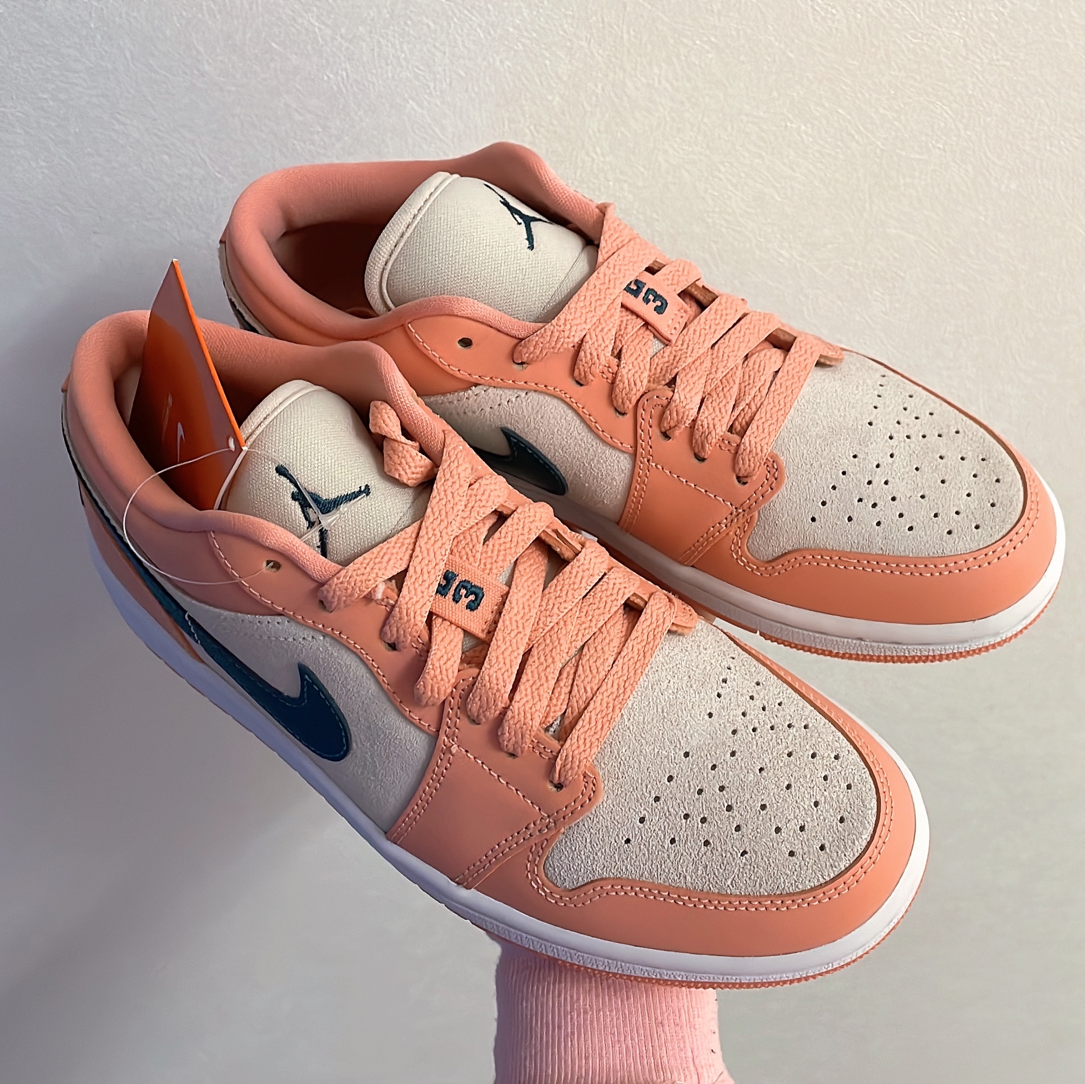 (W) Jordan 1 Low Light Madder Root 착용 스타일 - 2